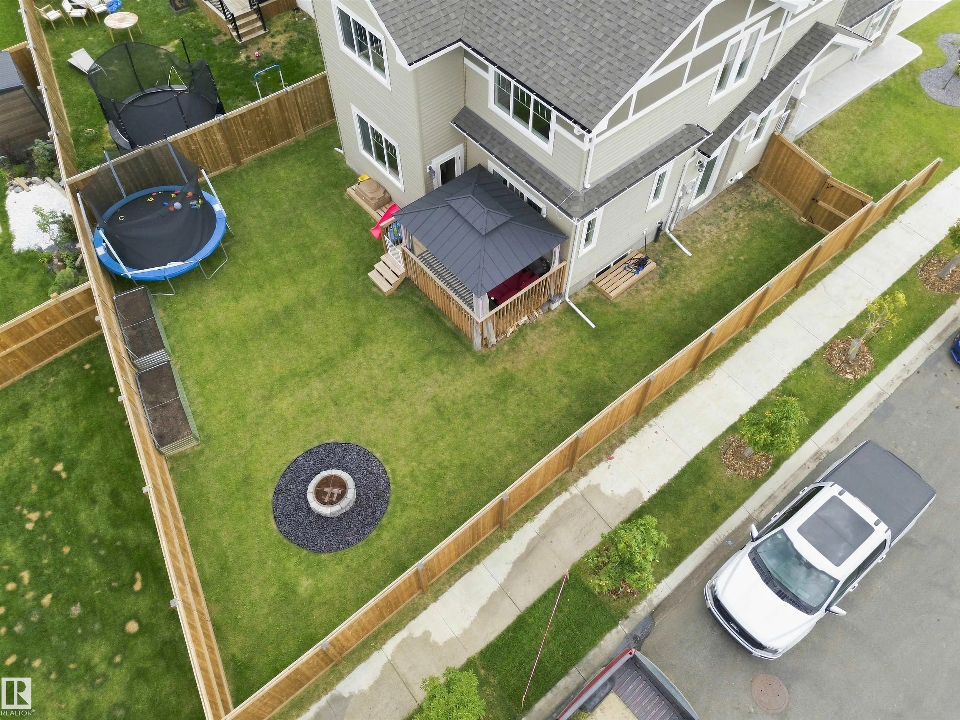 107 ELLICE Bend