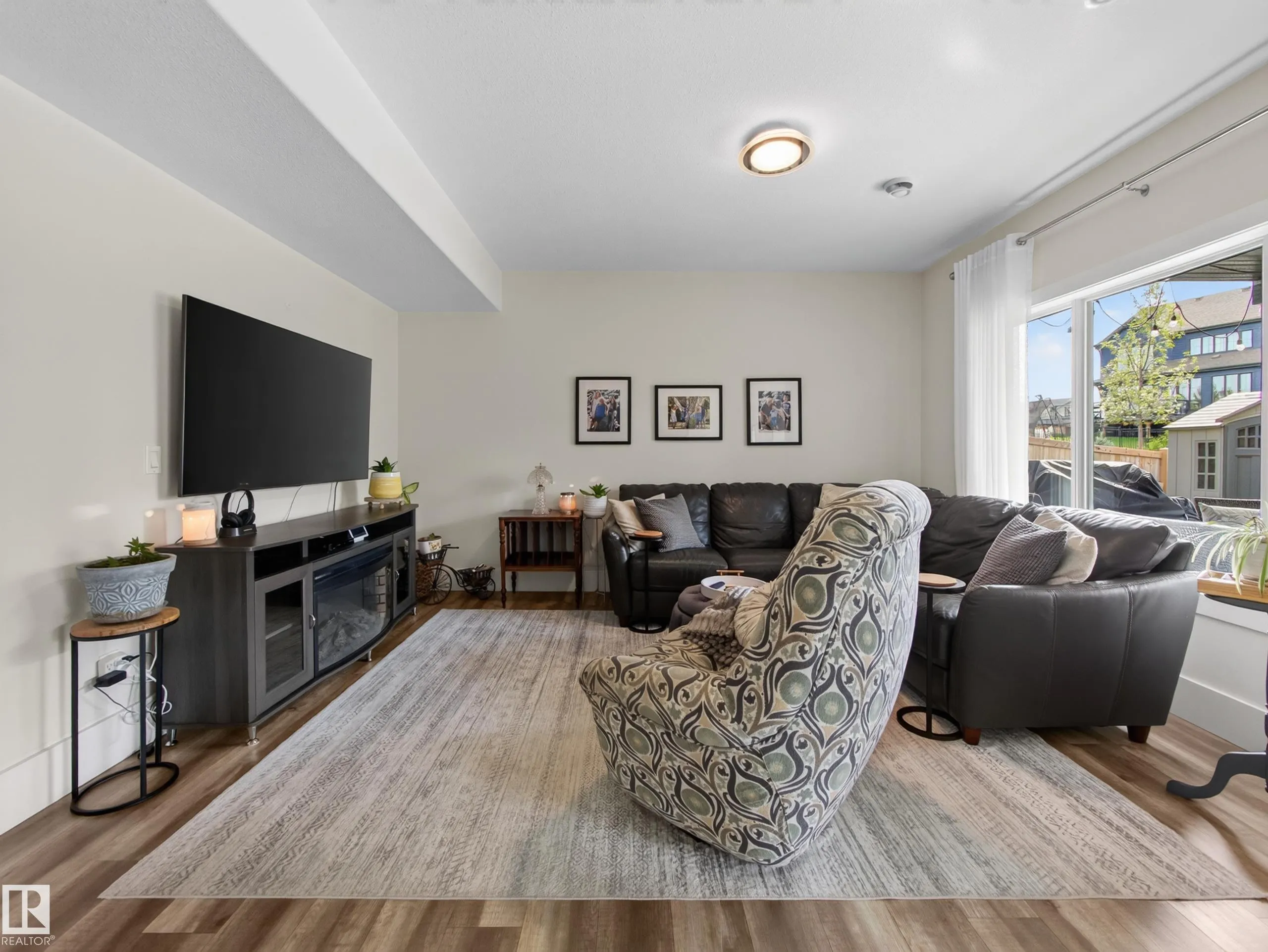 61 AMESBURY Wynd