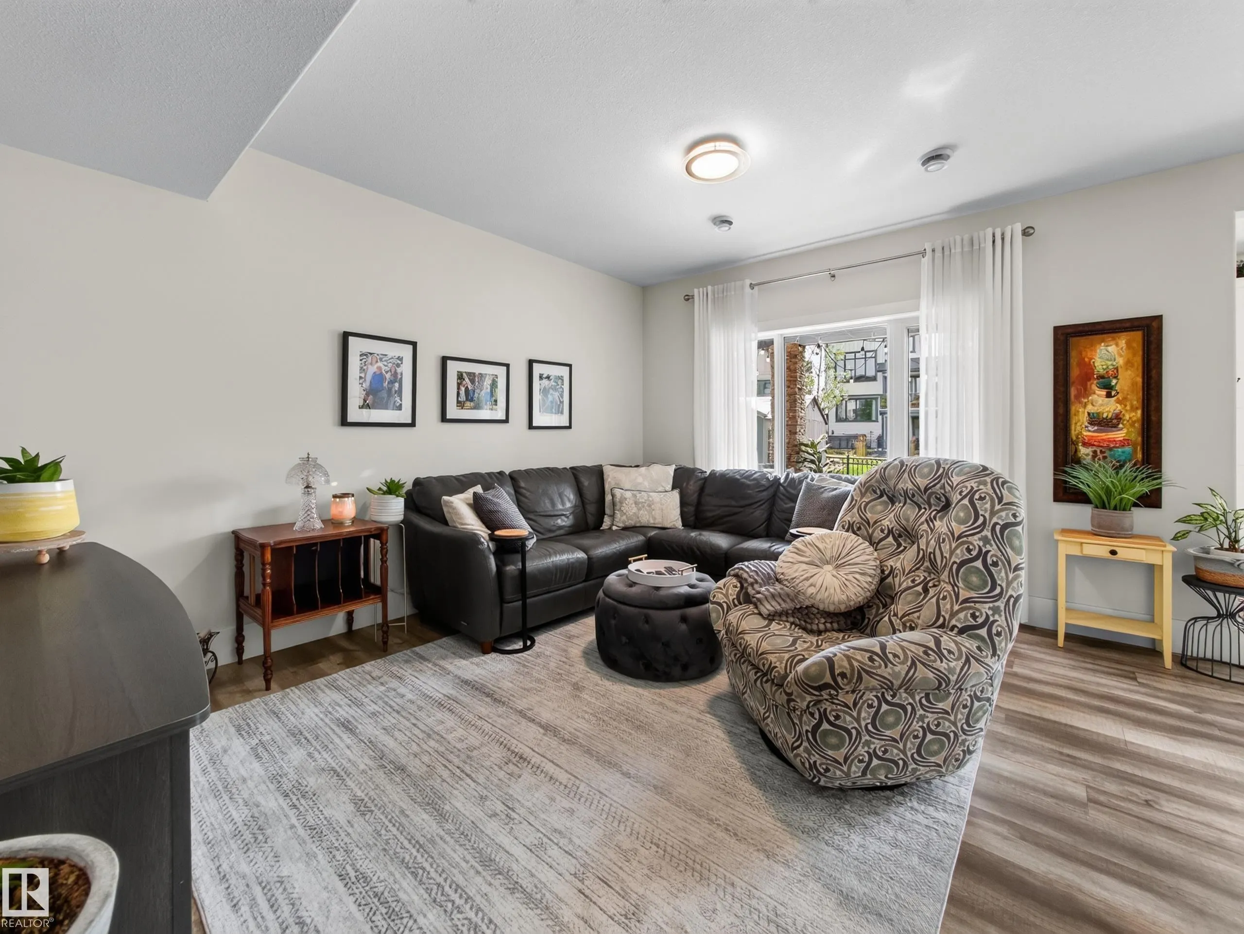 61 AMESBURY Wynd