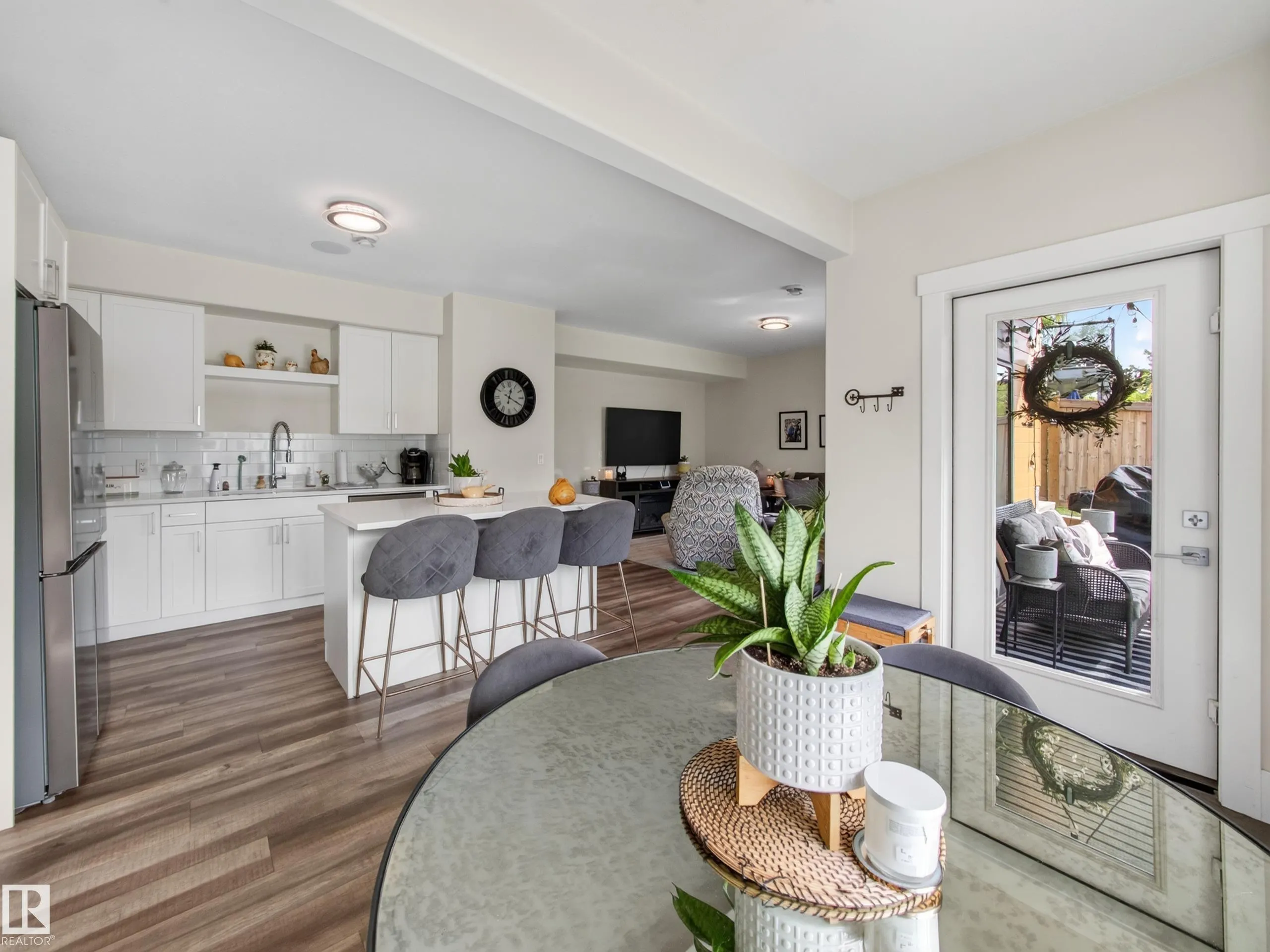 61 AMESBURY Wynd