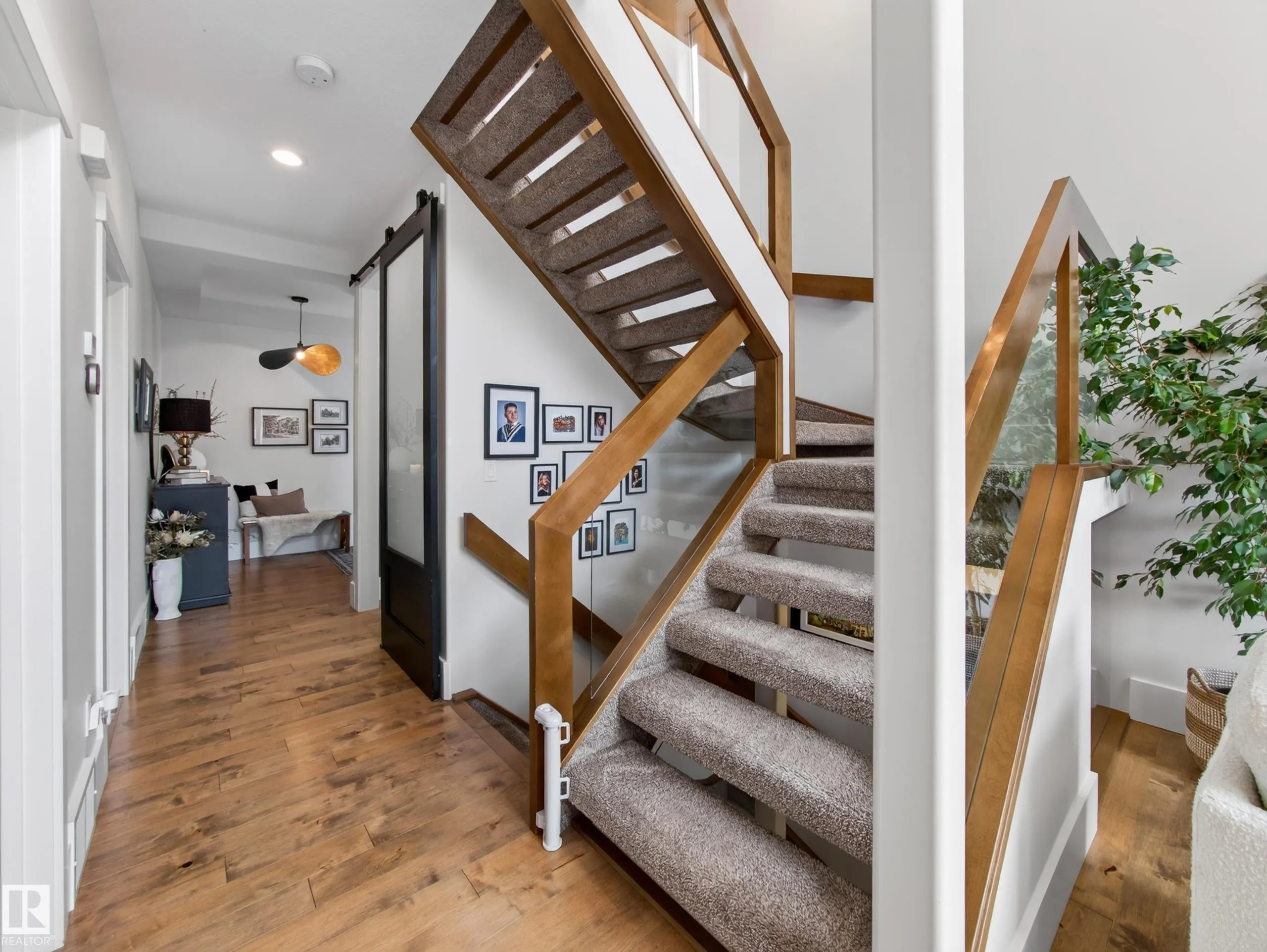 61 AMESBURY Wynd