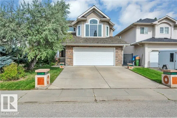 739 HALIBURTON Crescent