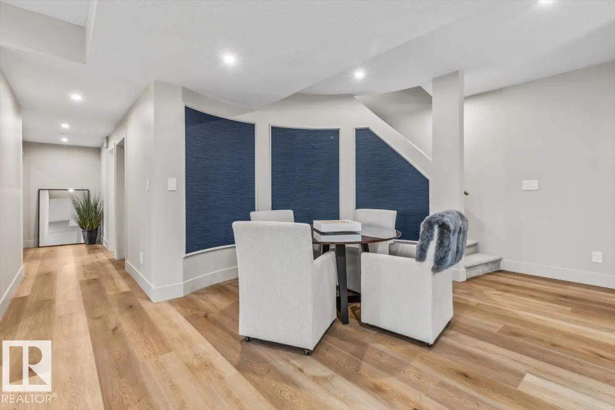8 JARDIN Place