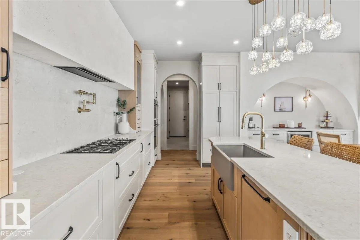 8 JARDIN Place