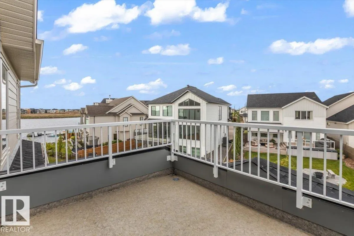 8 JARDIN Place
