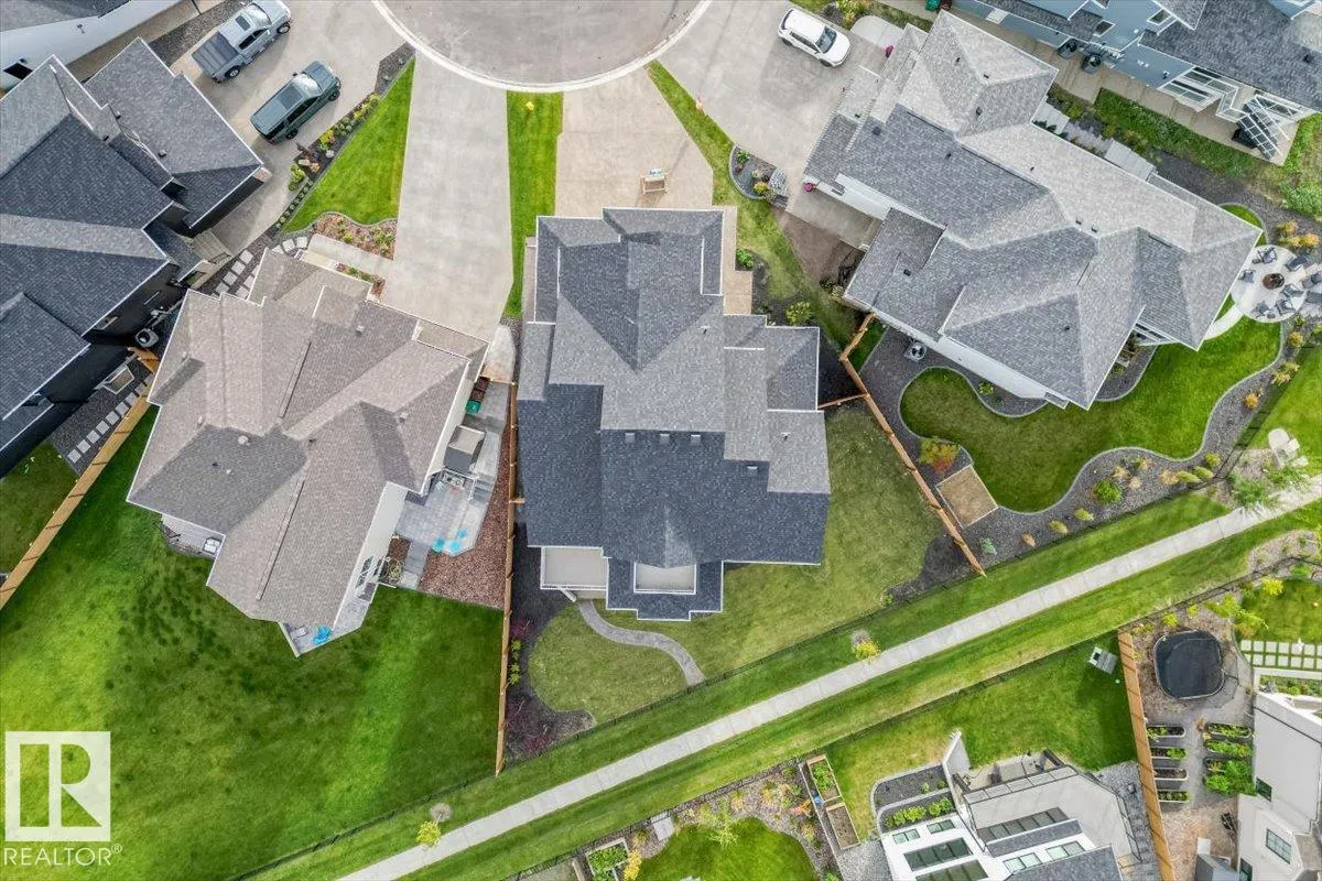 8 JARDIN Place