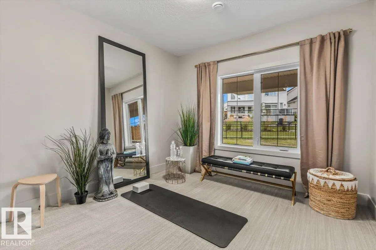 8 JARDIN Place