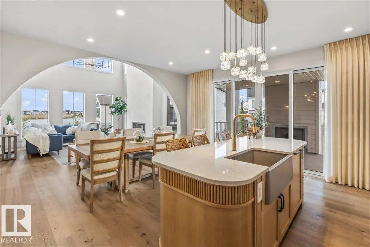 8 JARDIN Place
