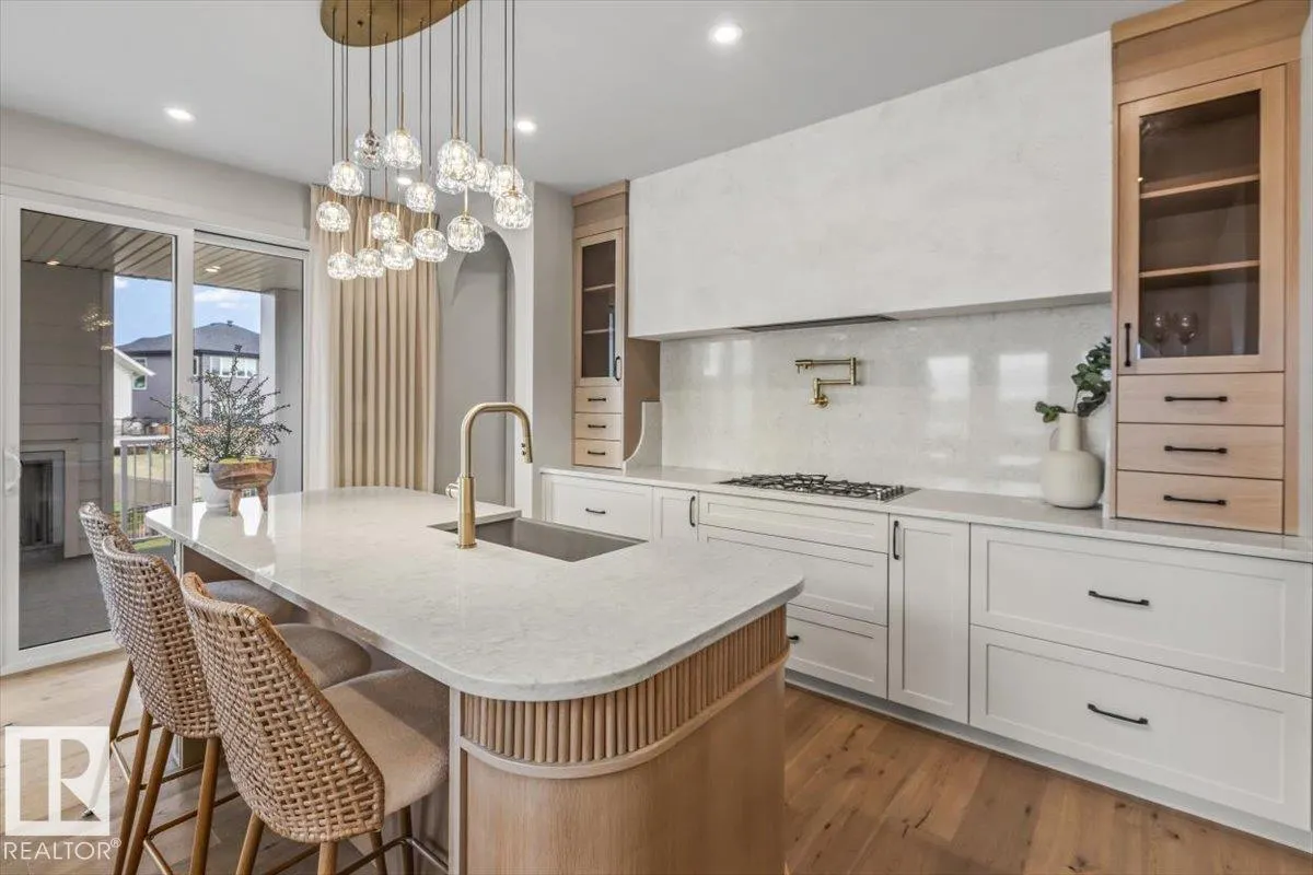 8 JARDIN Place