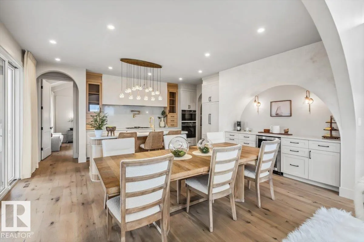 8 JARDIN Place
