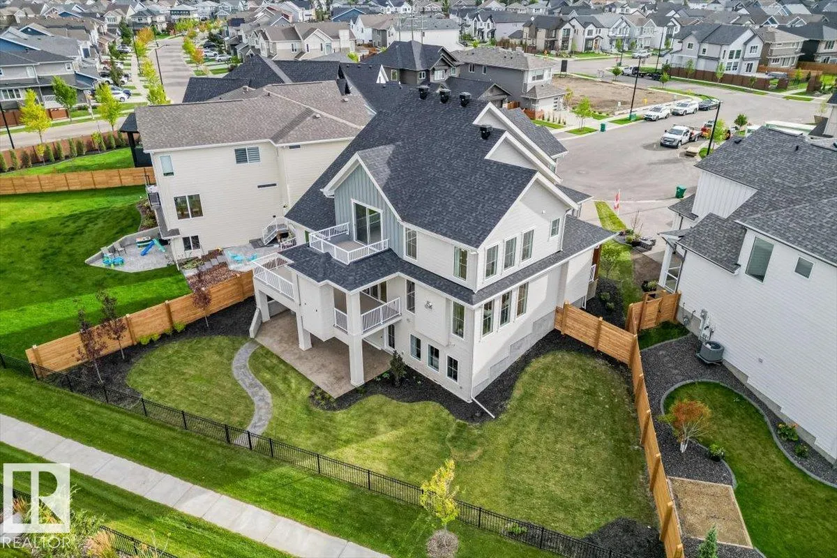 8 JARDIN Place