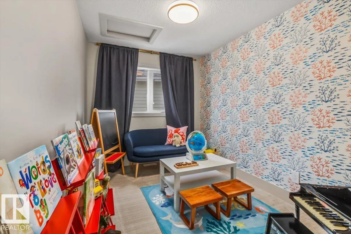 8 JARDIN Place