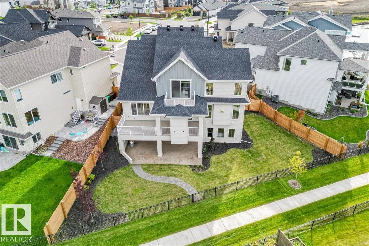 8 JARDIN Place