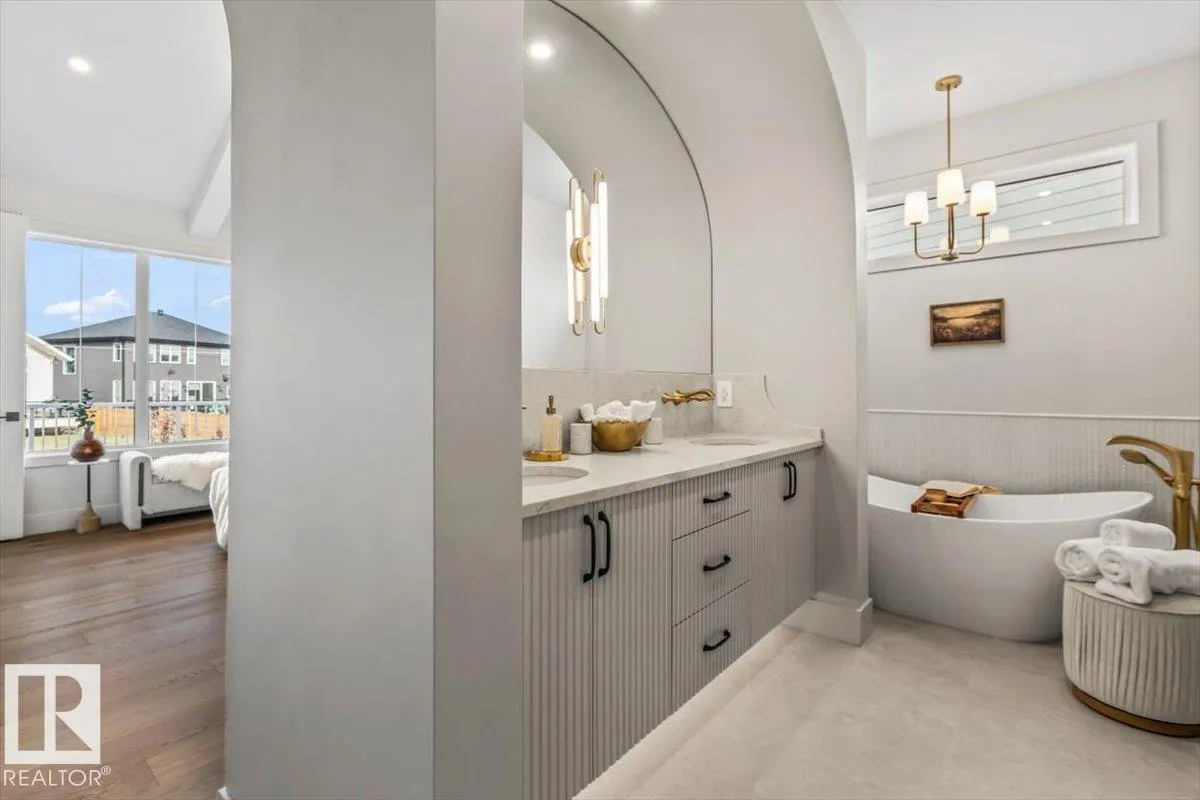 8 JARDIN Place