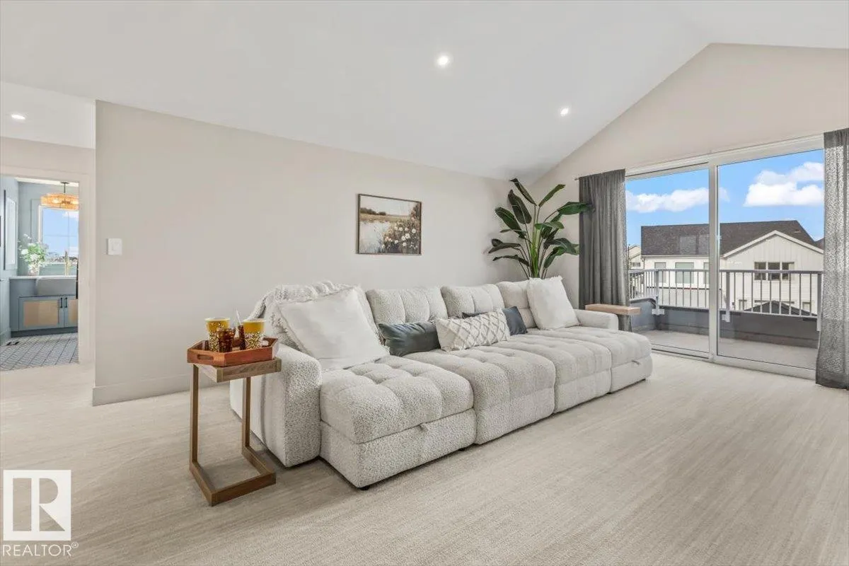 8 JARDIN Place