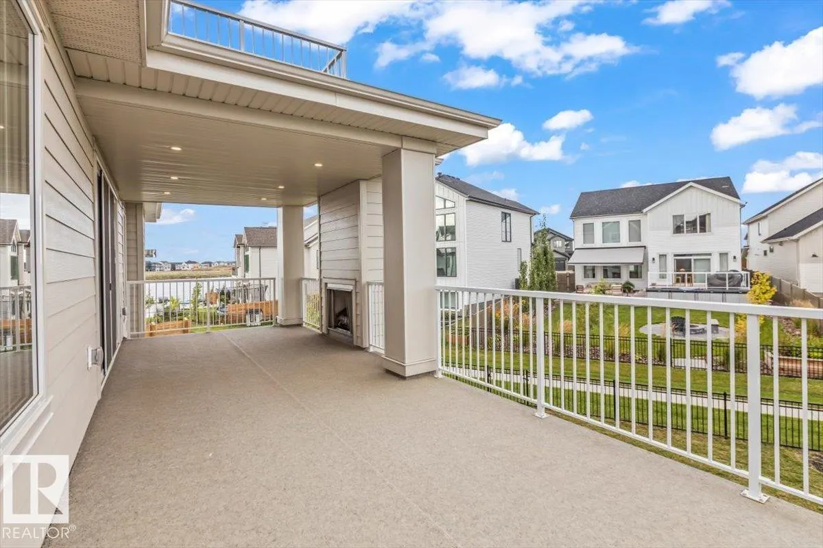 8 JARDIN Place