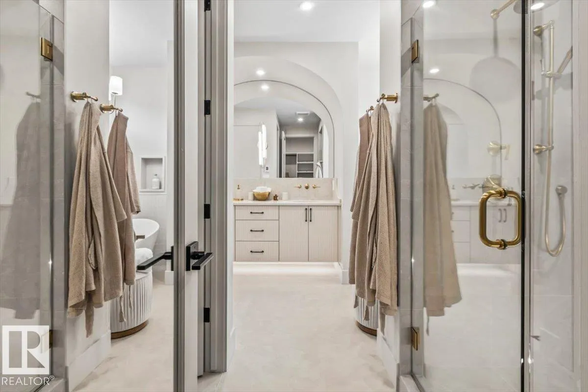 8 JARDIN Place