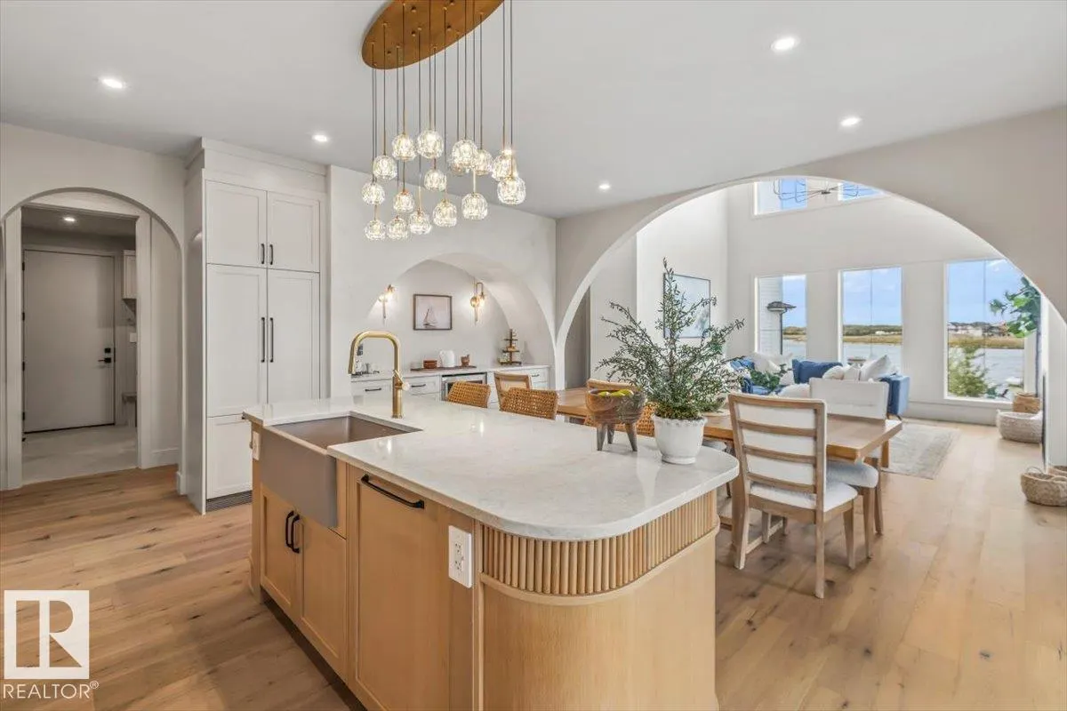8 JARDIN Place