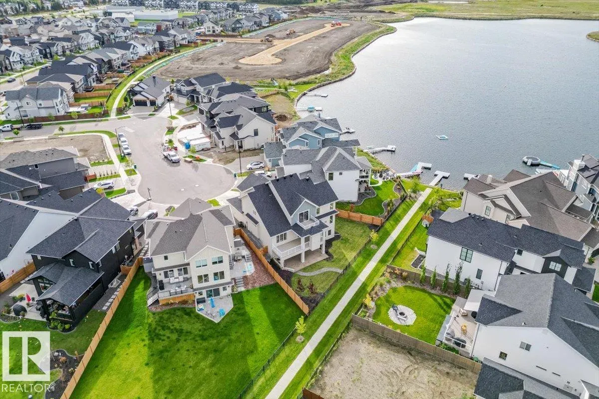 8 JARDIN Place