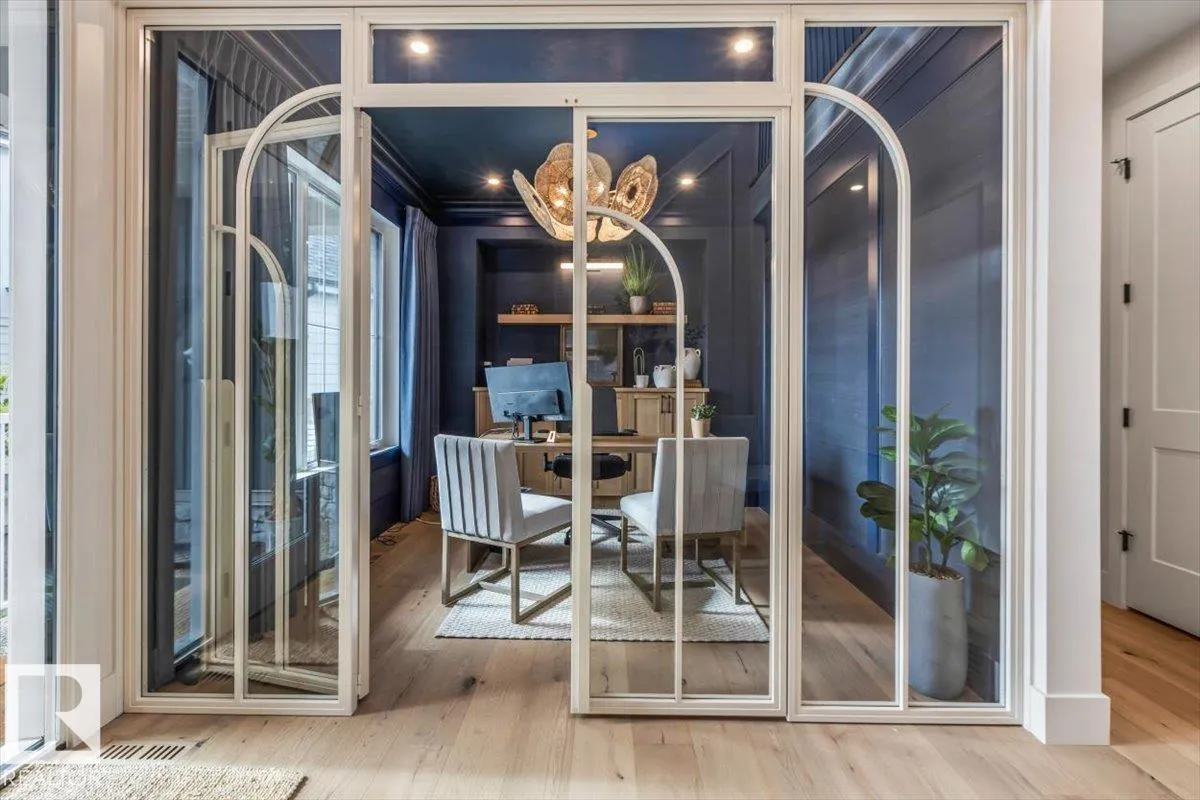 8 JARDIN Place
