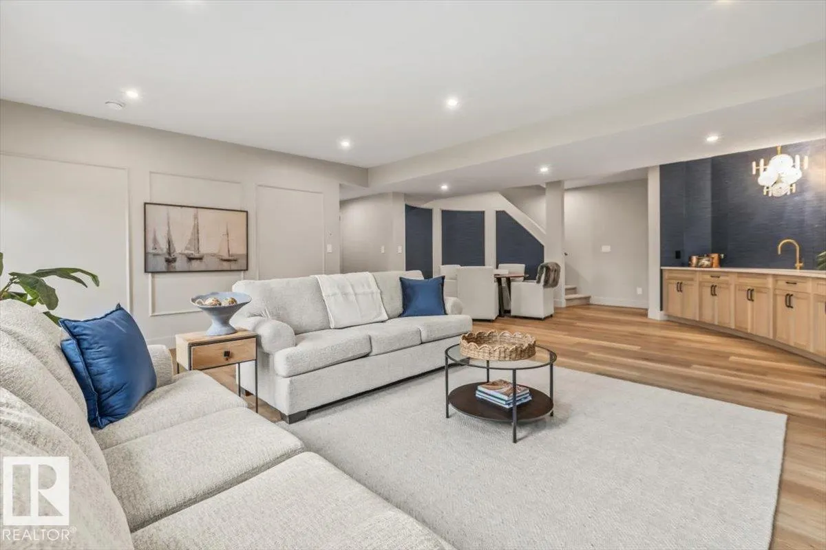 8 JARDIN Place