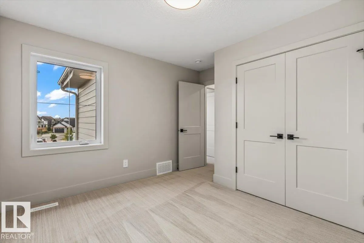 8 JARDIN Place