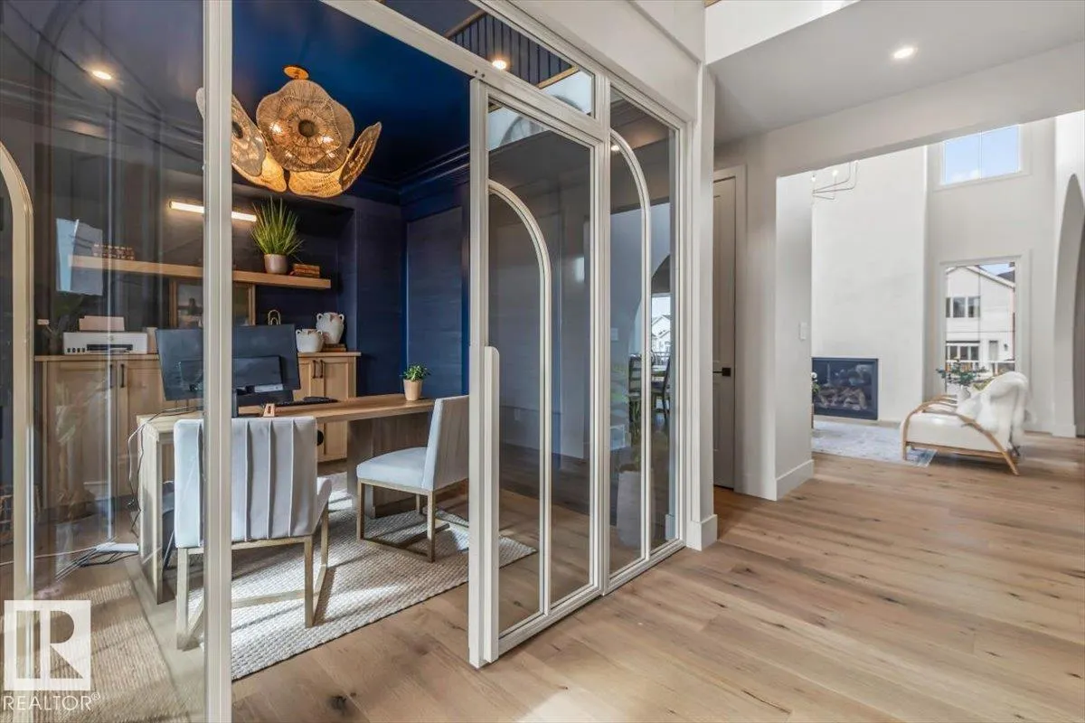 8 JARDIN Place