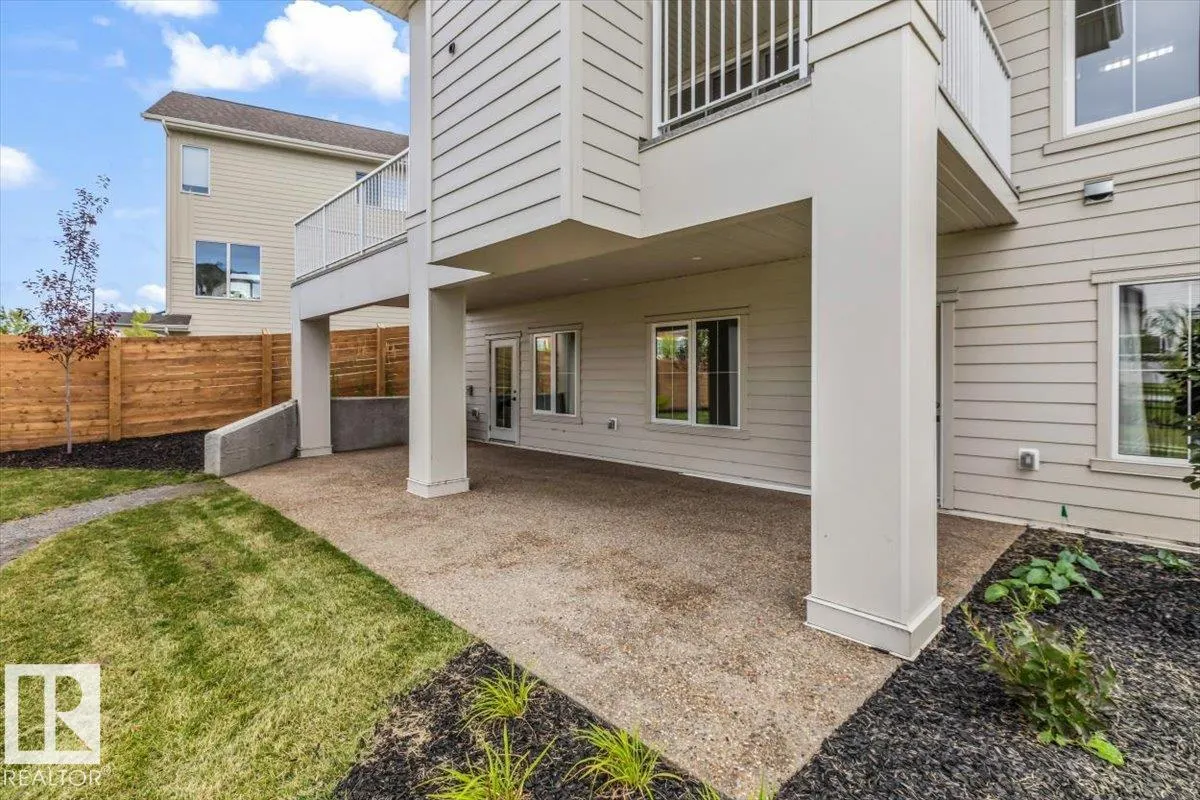 8 JARDIN Place
