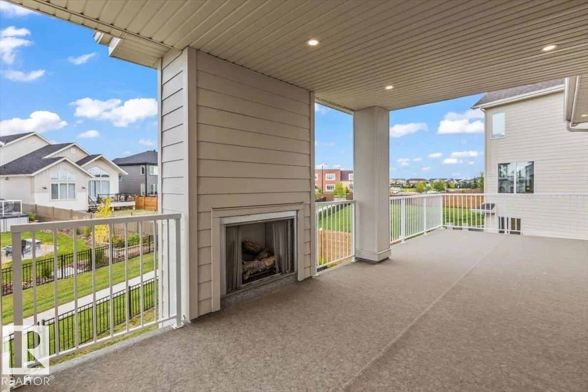 8 JARDIN Place