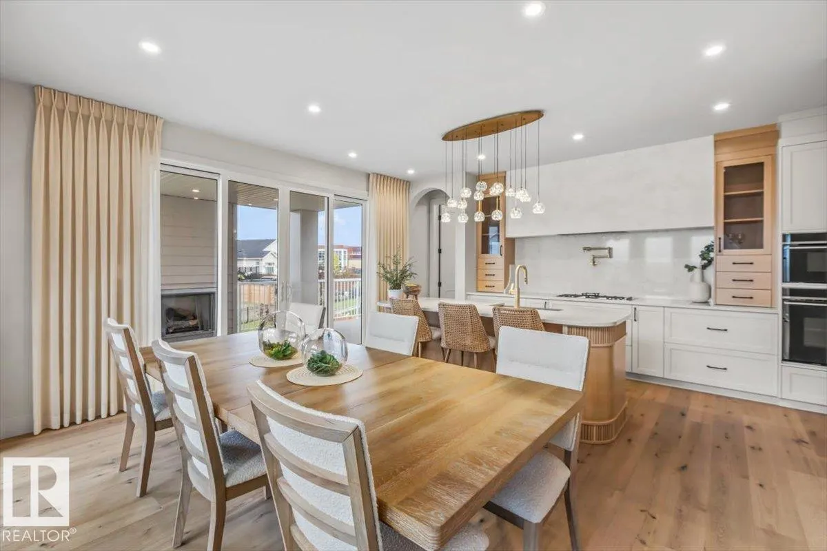 8 JARDIN Place