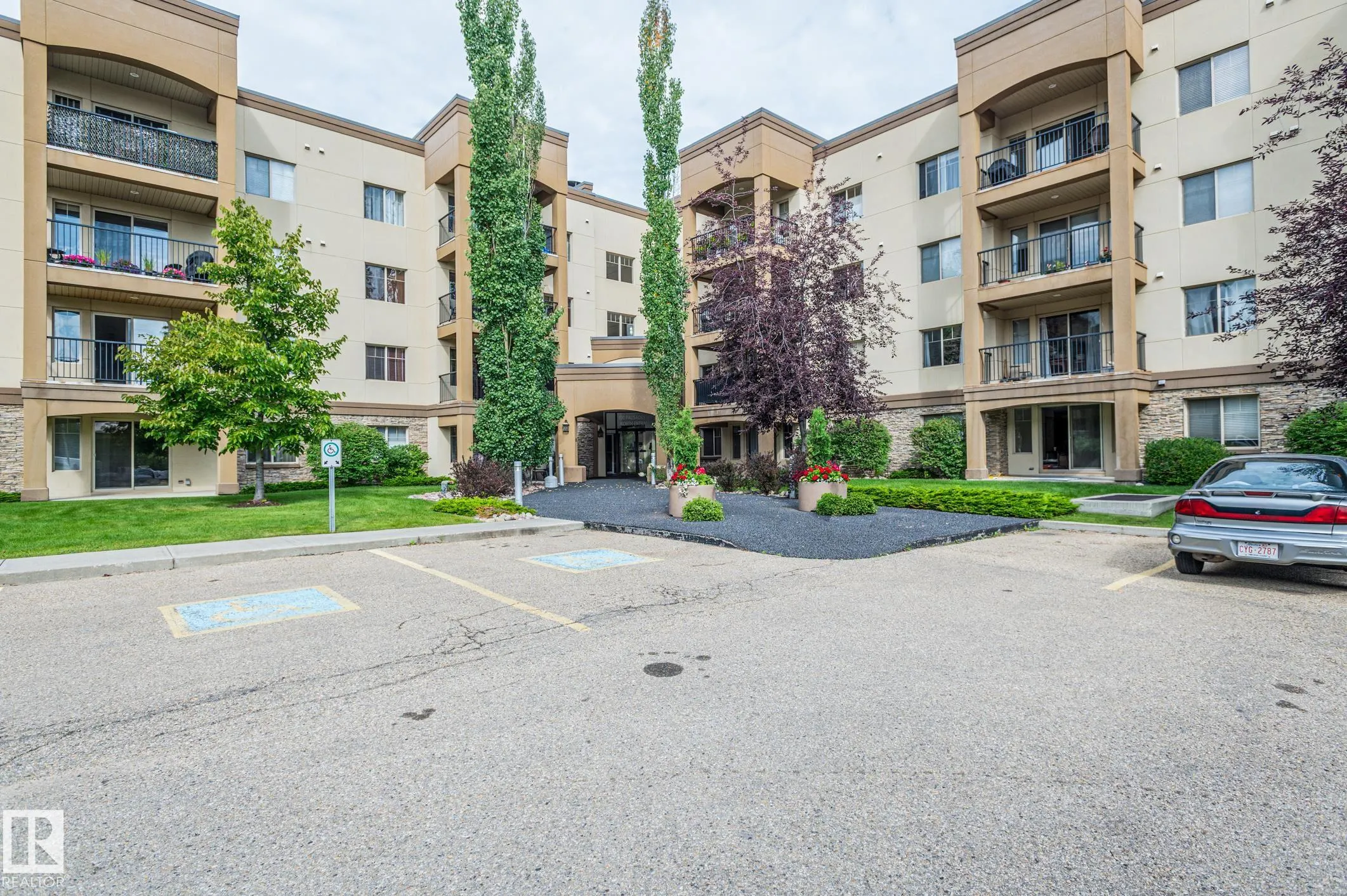 400 PALISADES Way