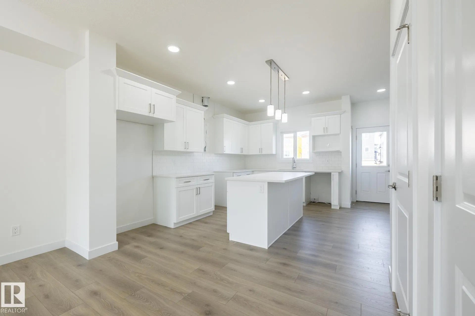 608 Ashgrove Circle