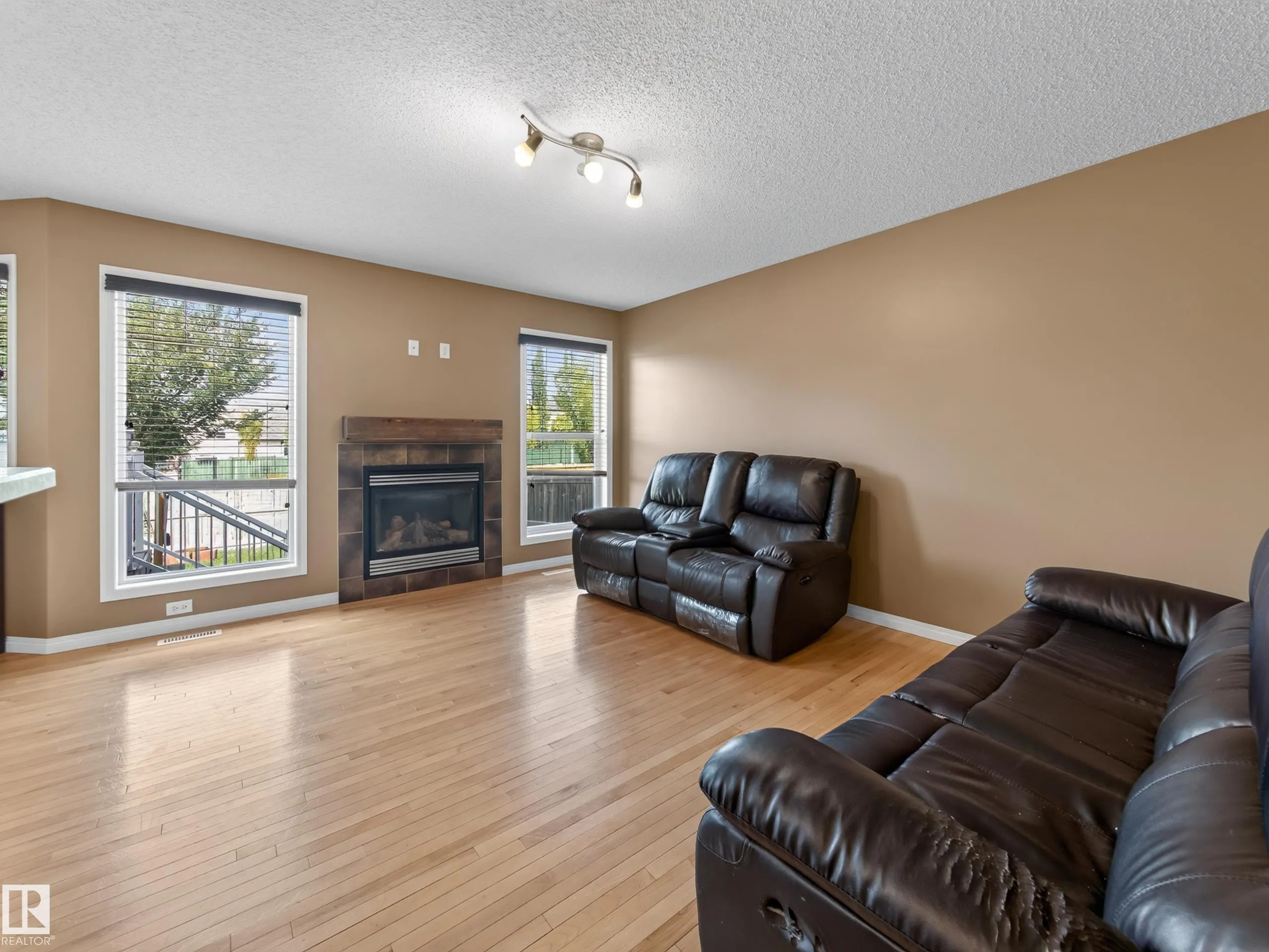 460 CHARLOTTE Crescent