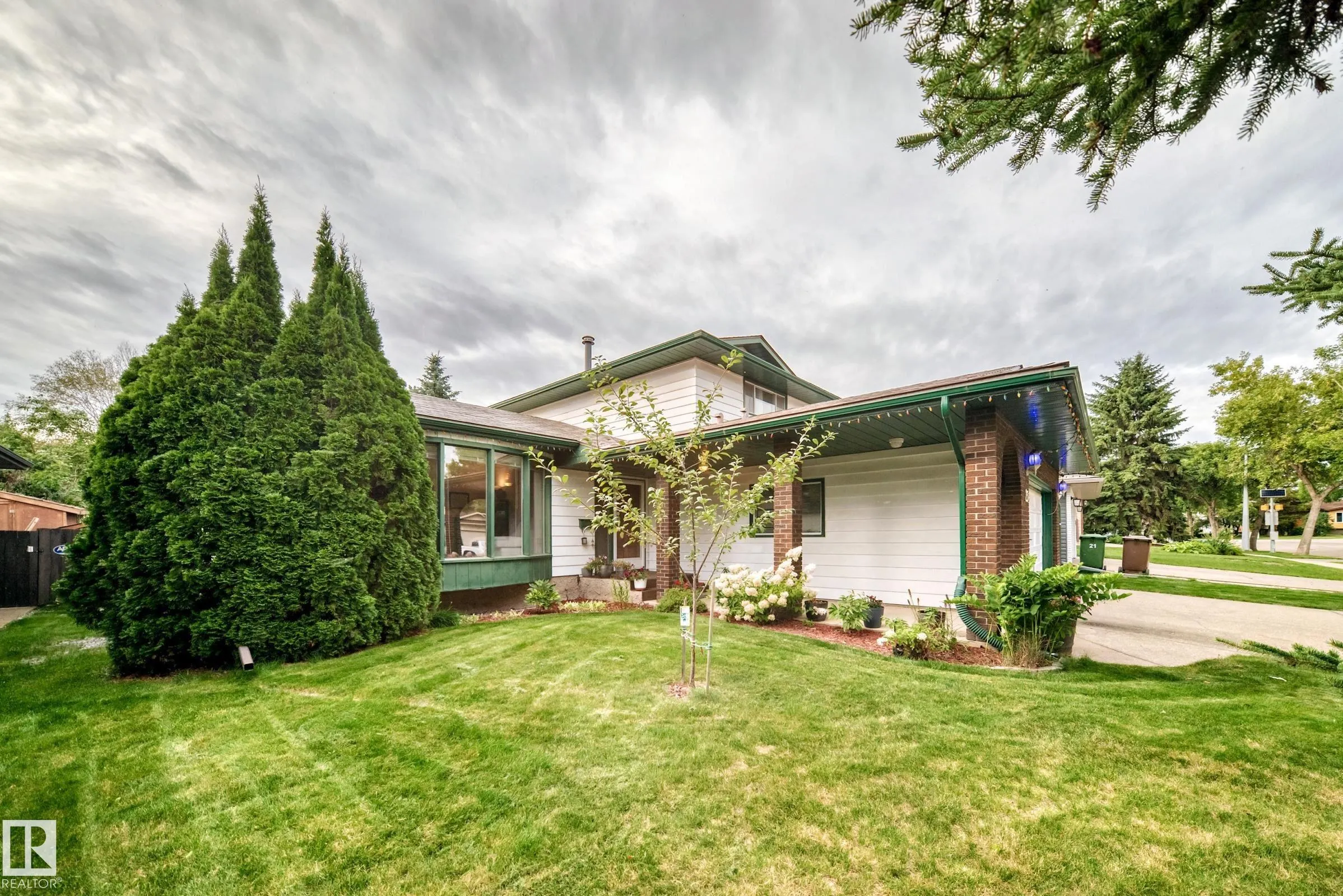 23 WOODLANDS Road