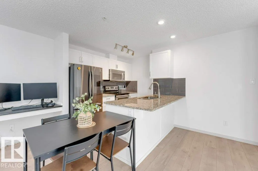 390 WINDERMERE Road