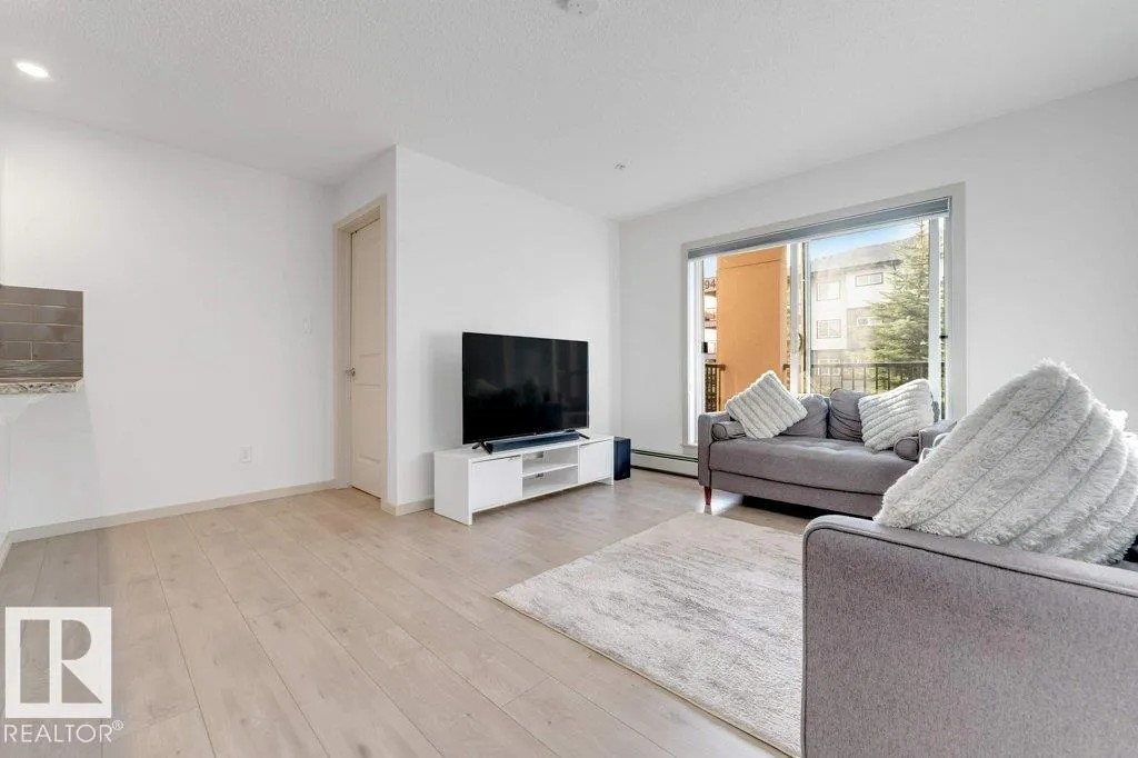 390 WINDERMERE Road
