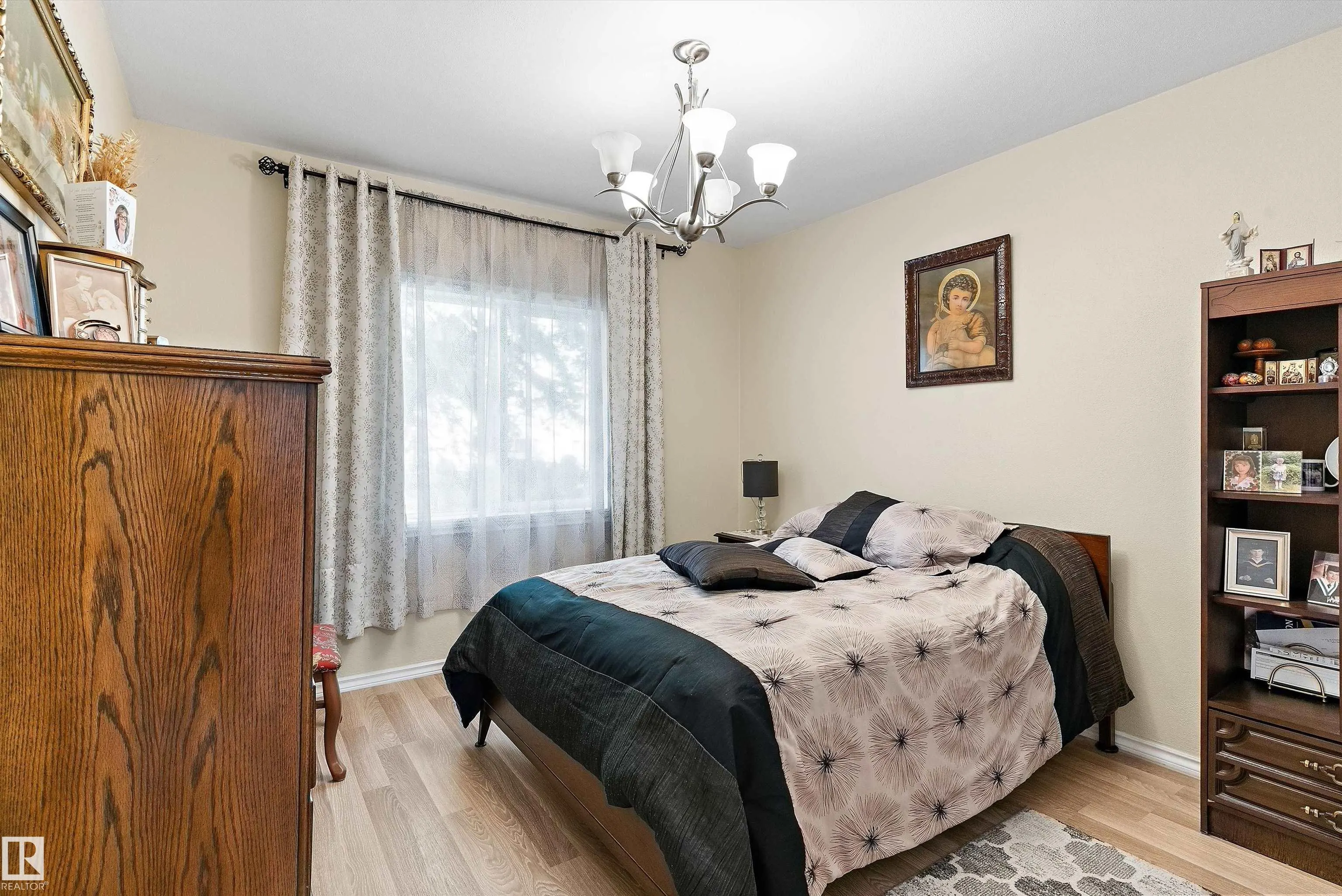 11911 70 Street