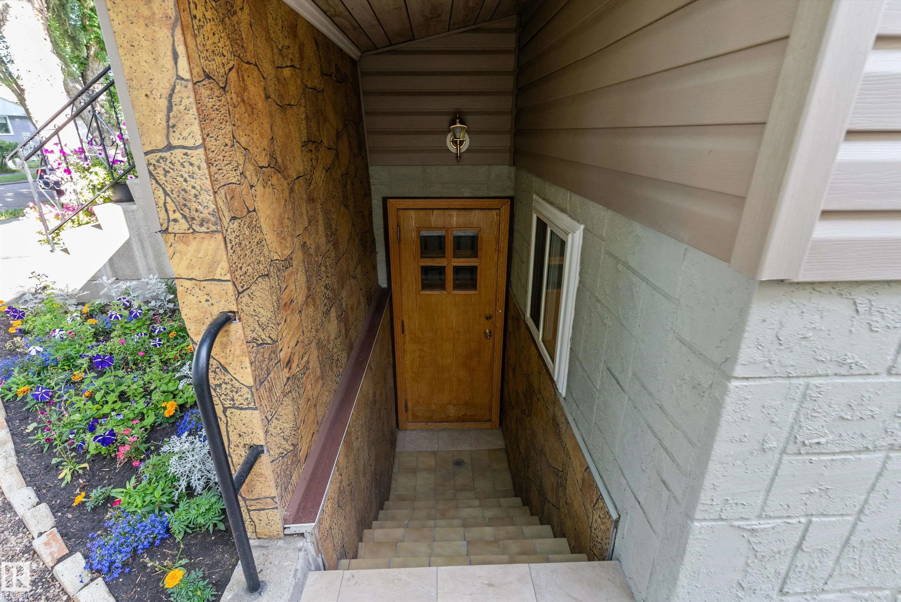 11911 70 Street