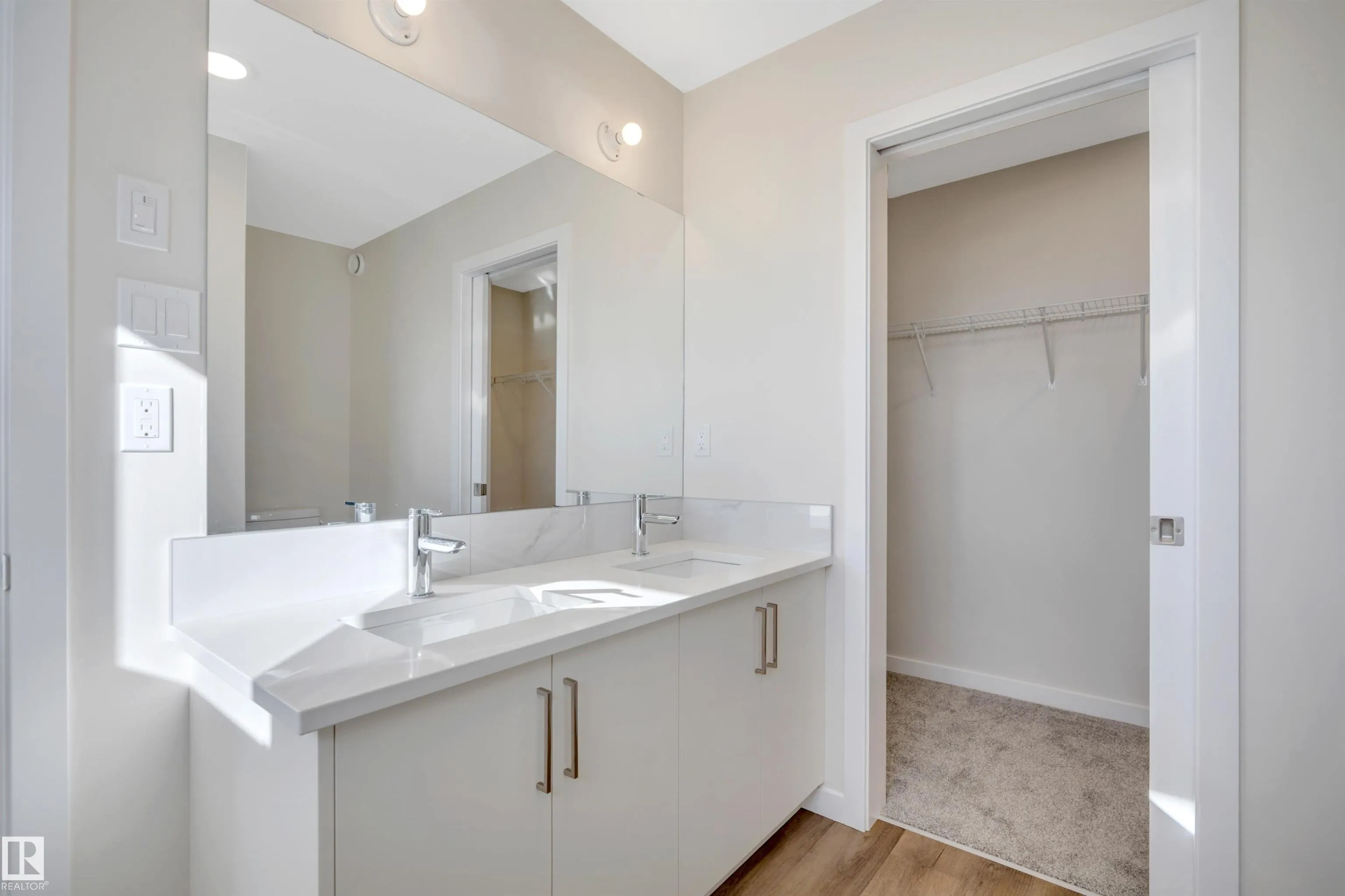 5439 Hawthorn Run