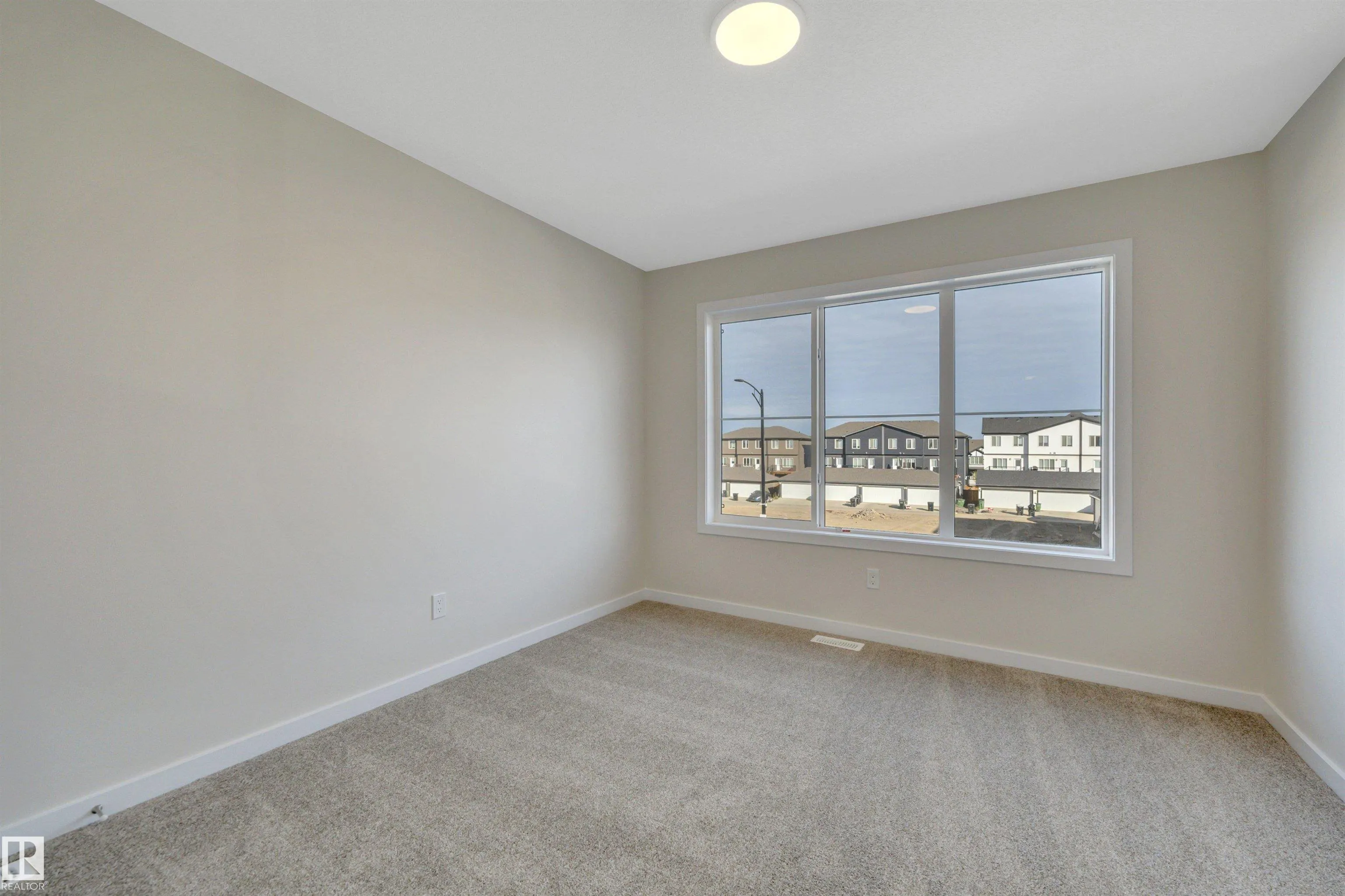 5439 Hawthorn Run