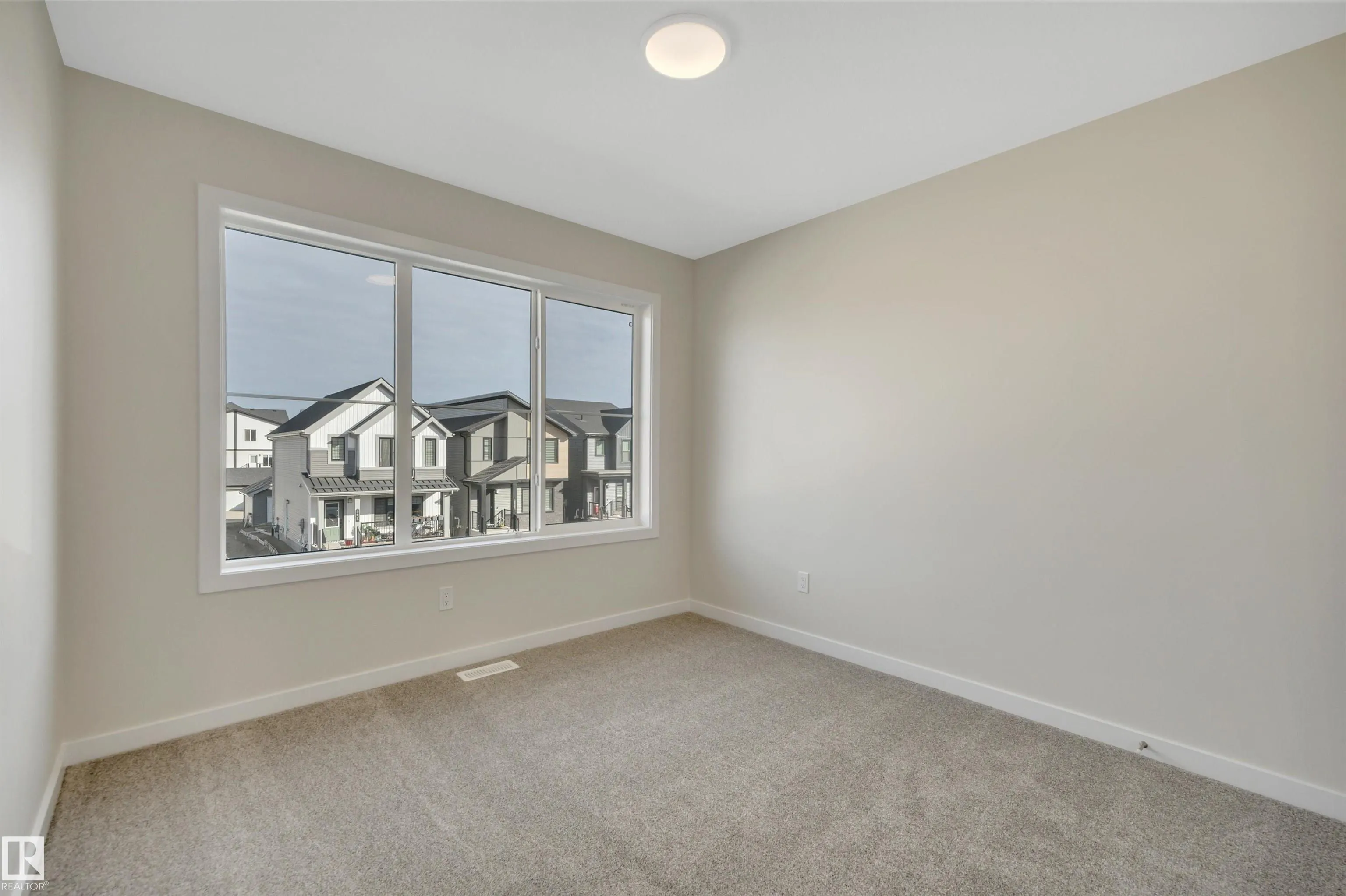 5439 Hawthorn Run