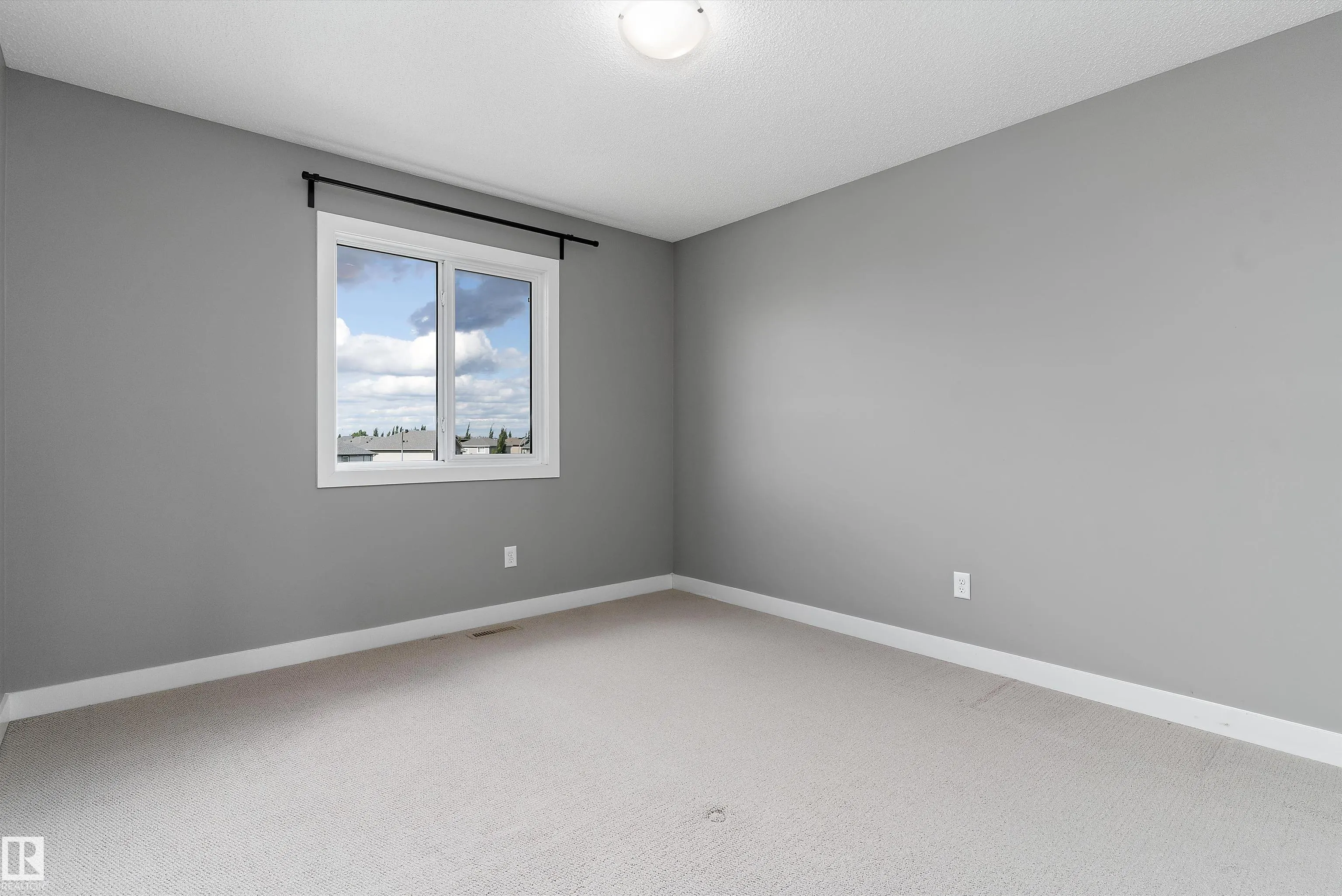 948 MORRIS Way