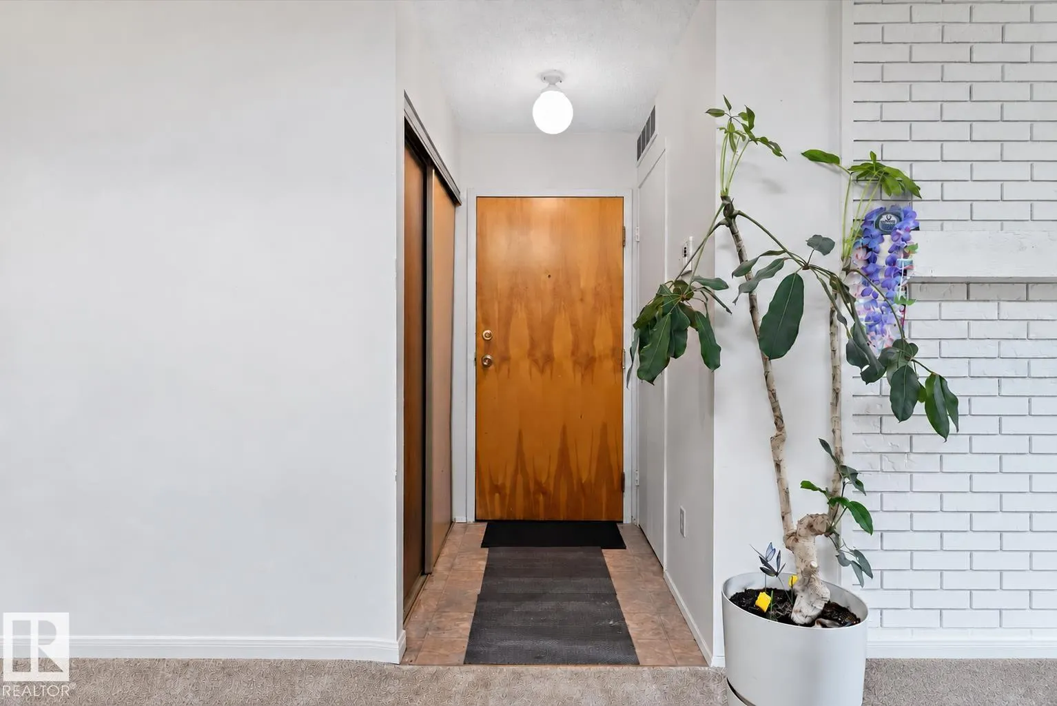 32 ALPINE Place