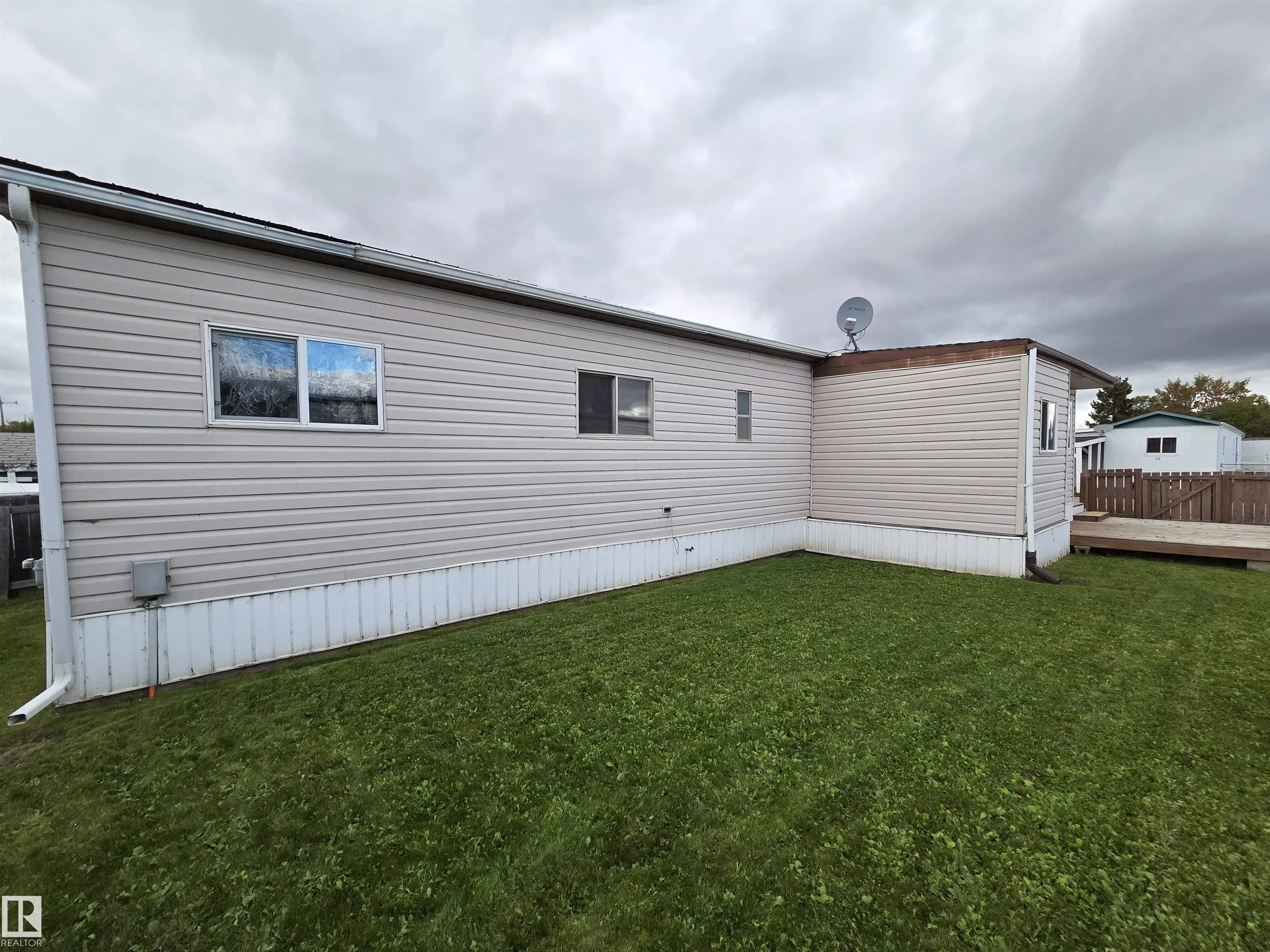 5 Calmar Mobile Home Park