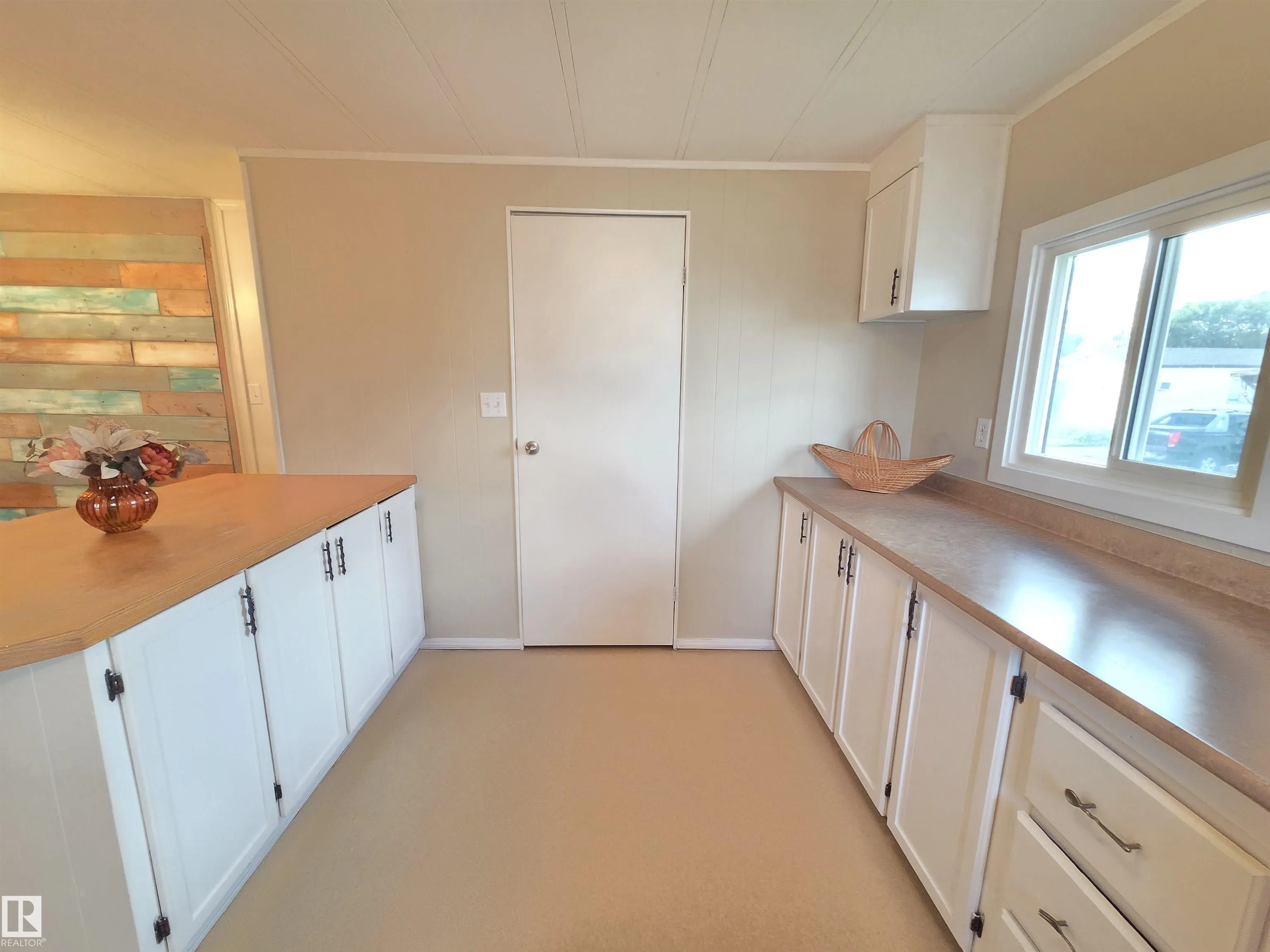 5 Calmar Mobile Home Park
