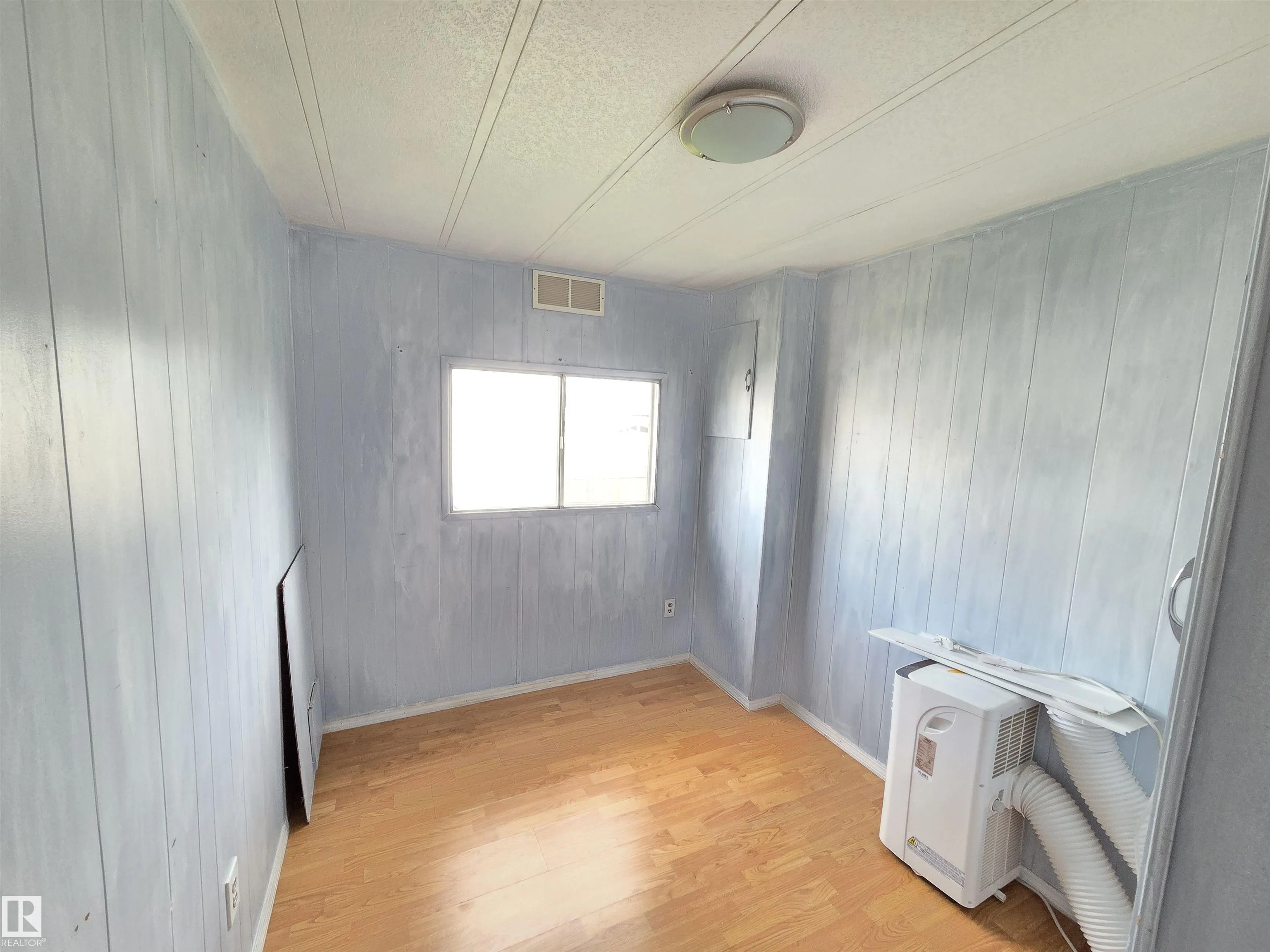 5 Calmar Mobile Home Park
