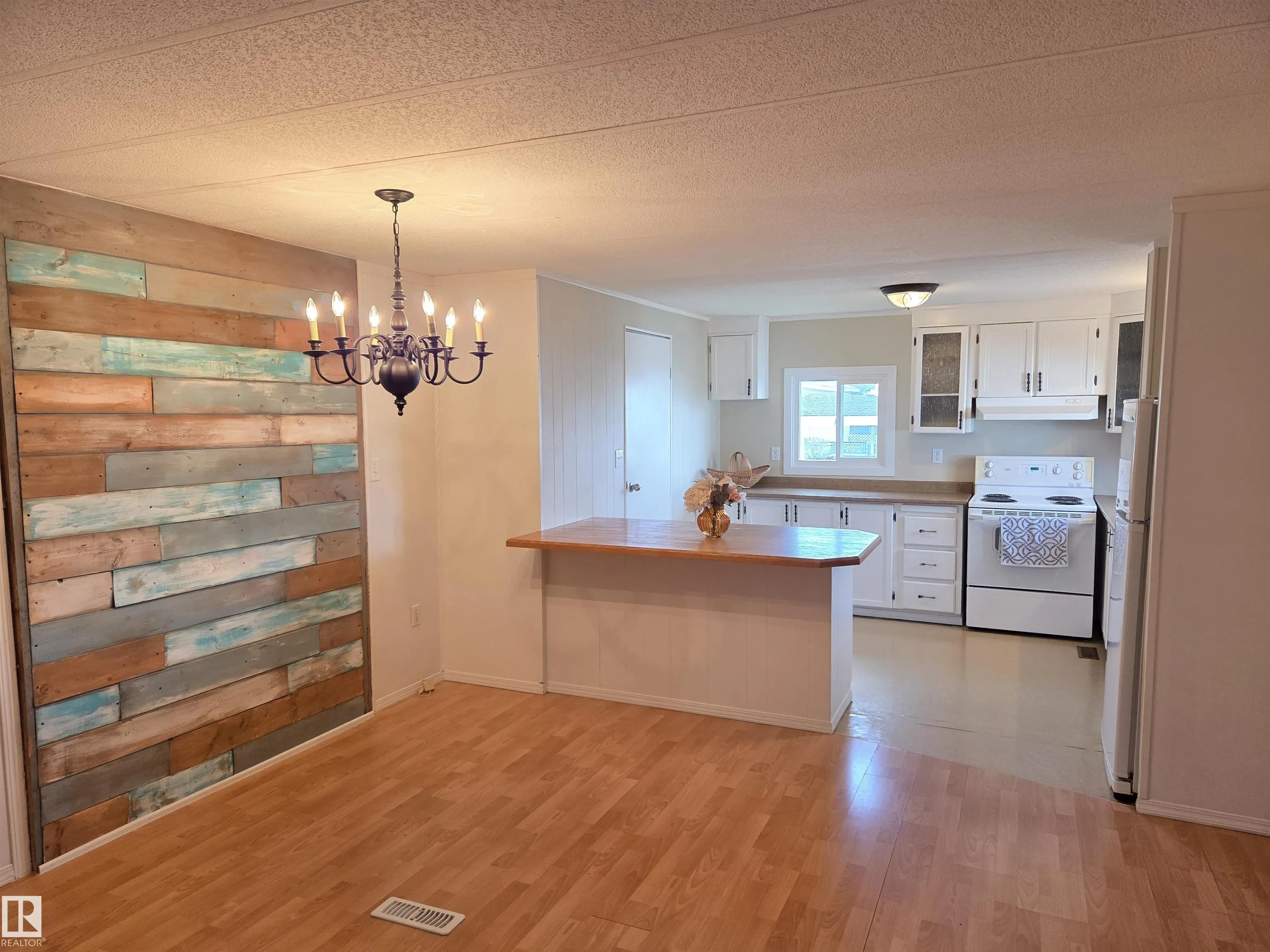 5 Calmar Mobile Home Park