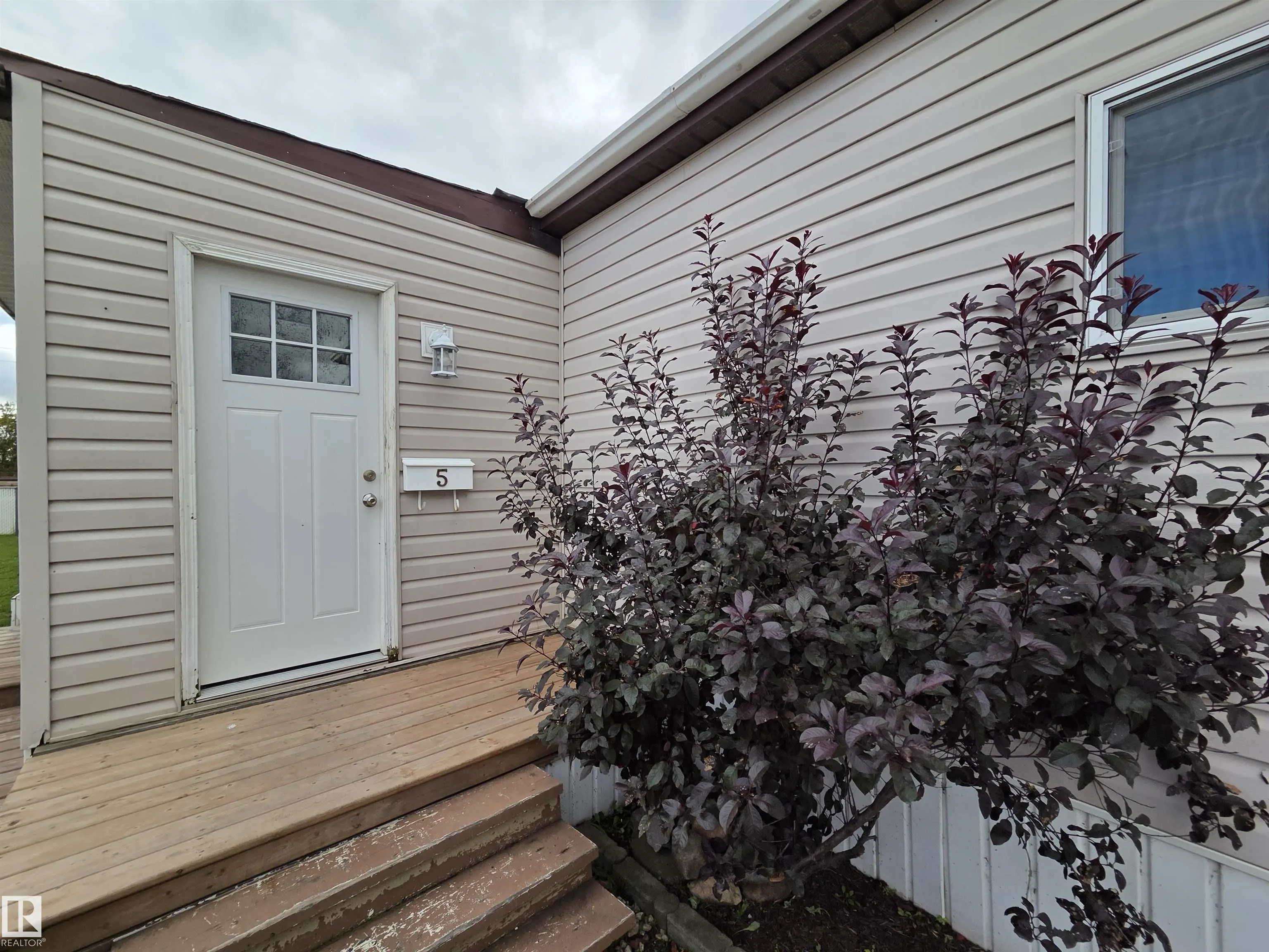 5 Calmar Mobile Home Park