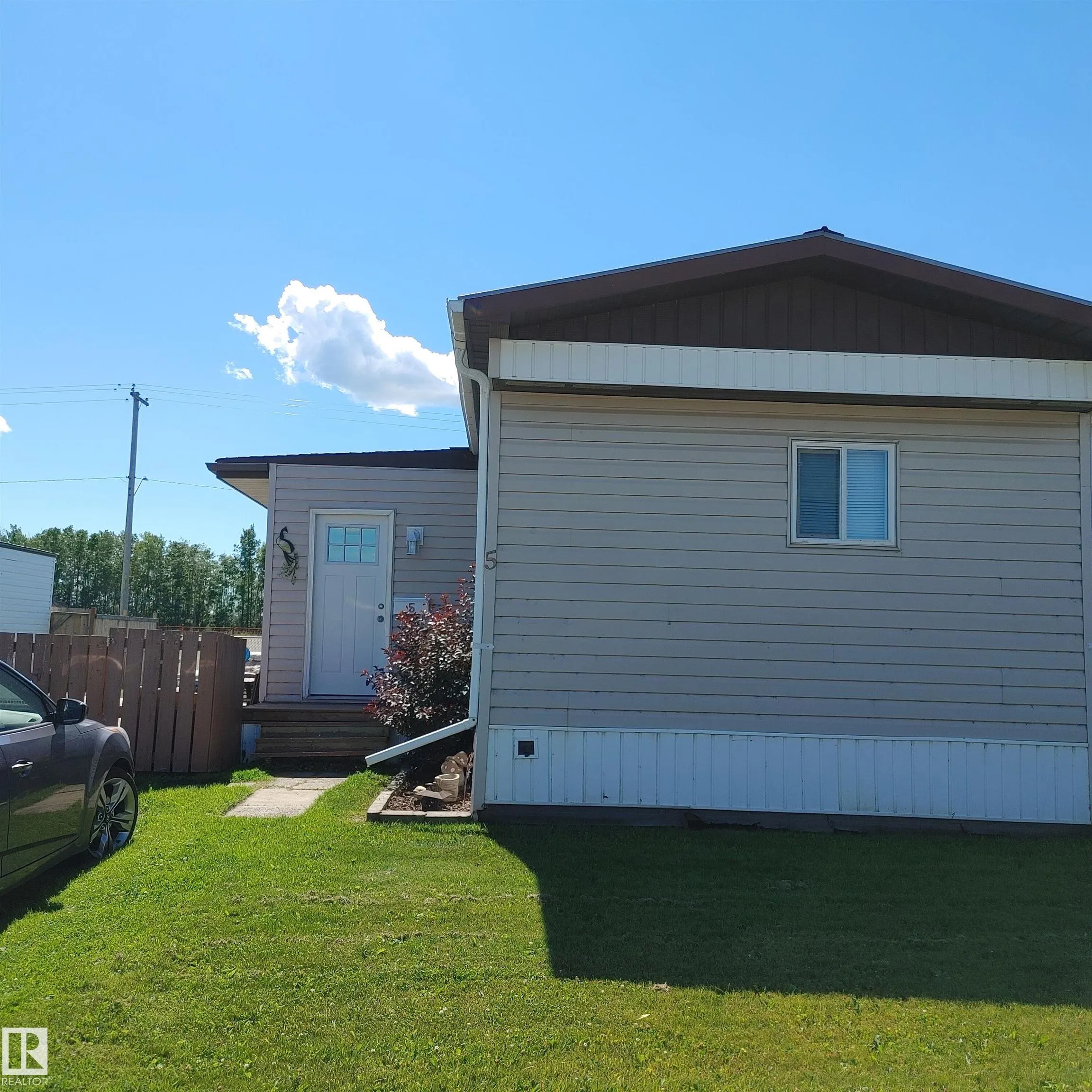 5 Calmar Mobile Home Park
