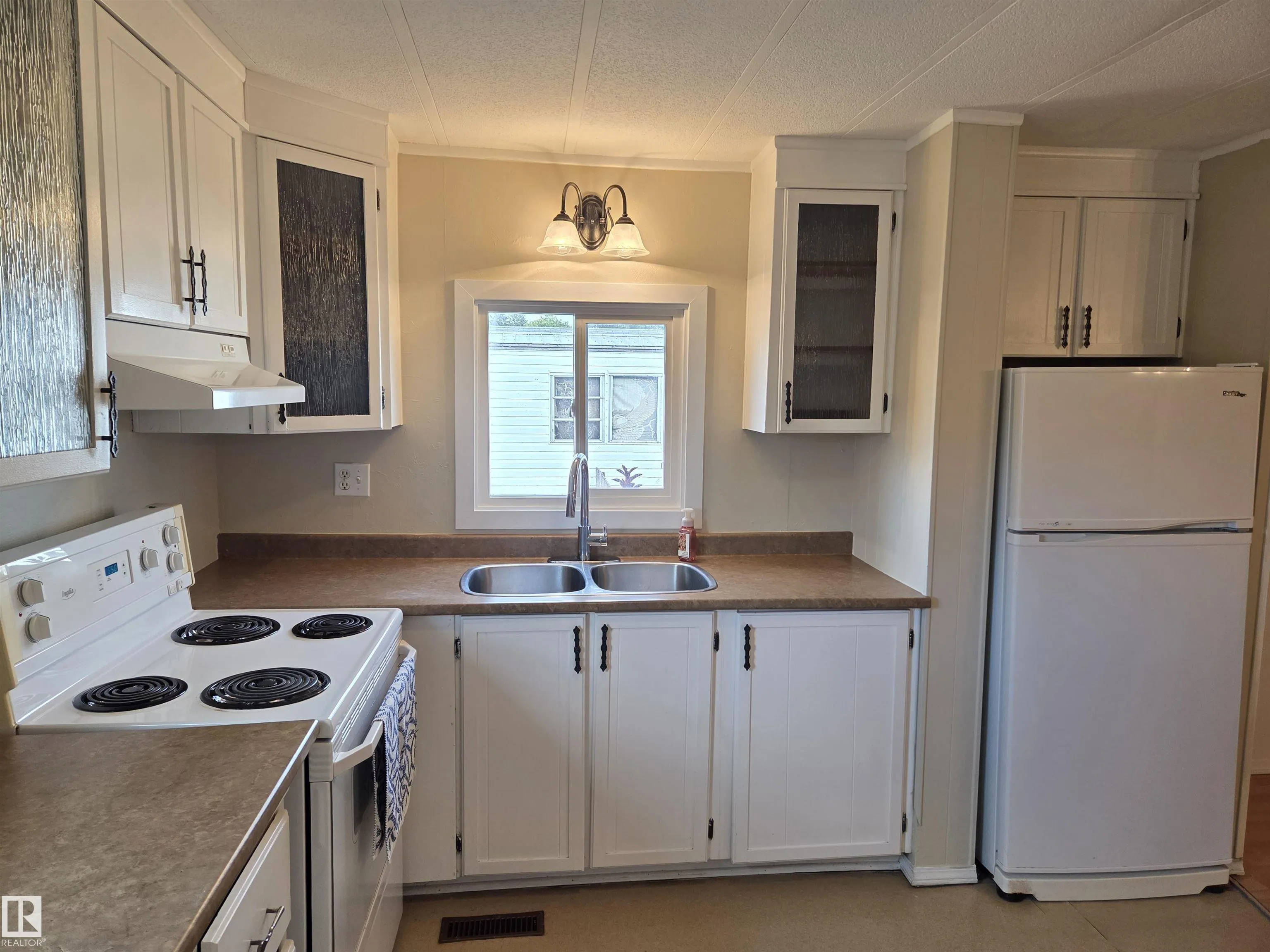 5 Calmar Mobile Home Park